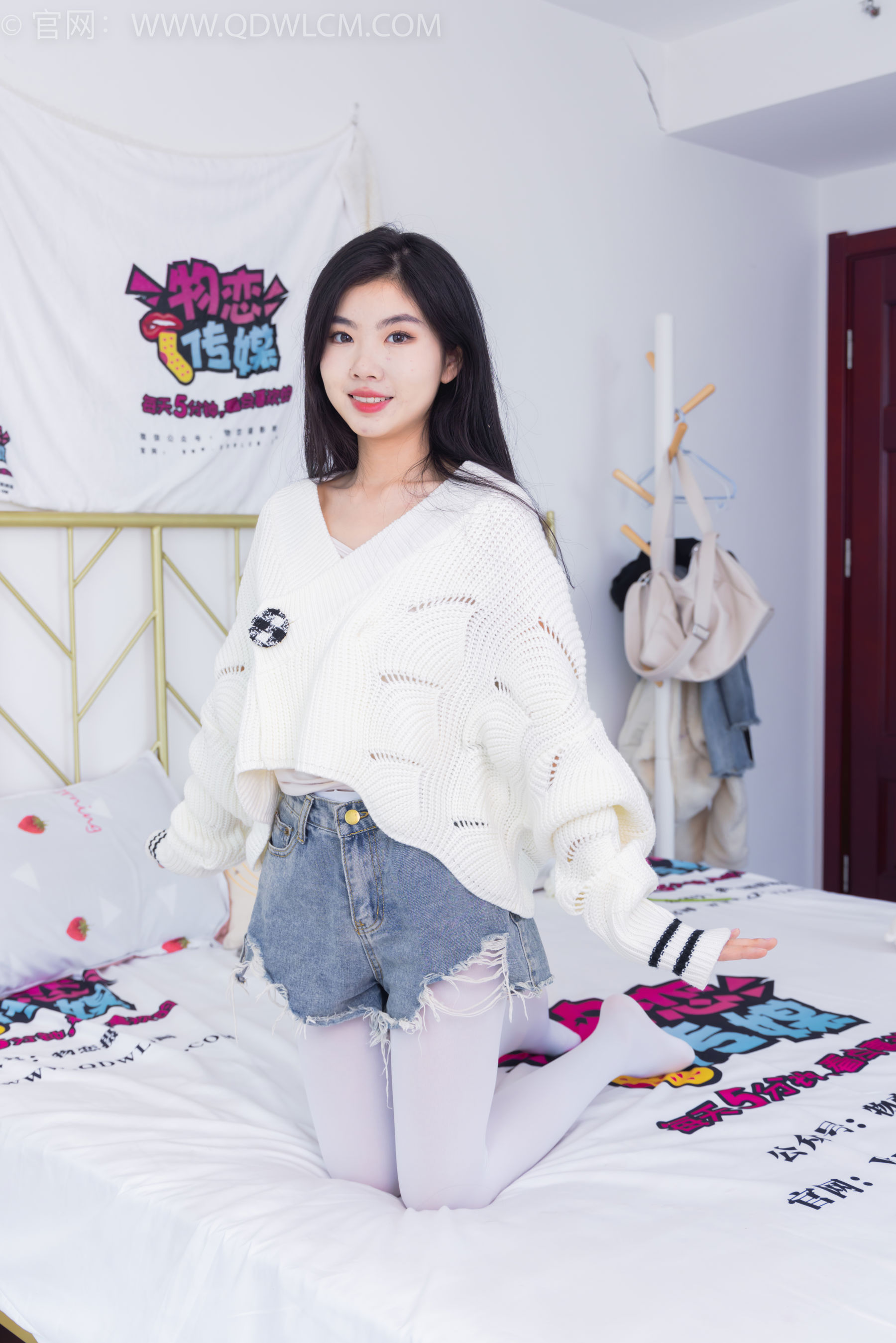 物恋传媒 No.2396 米米 - 马丁靴、厚白丝/(150P)