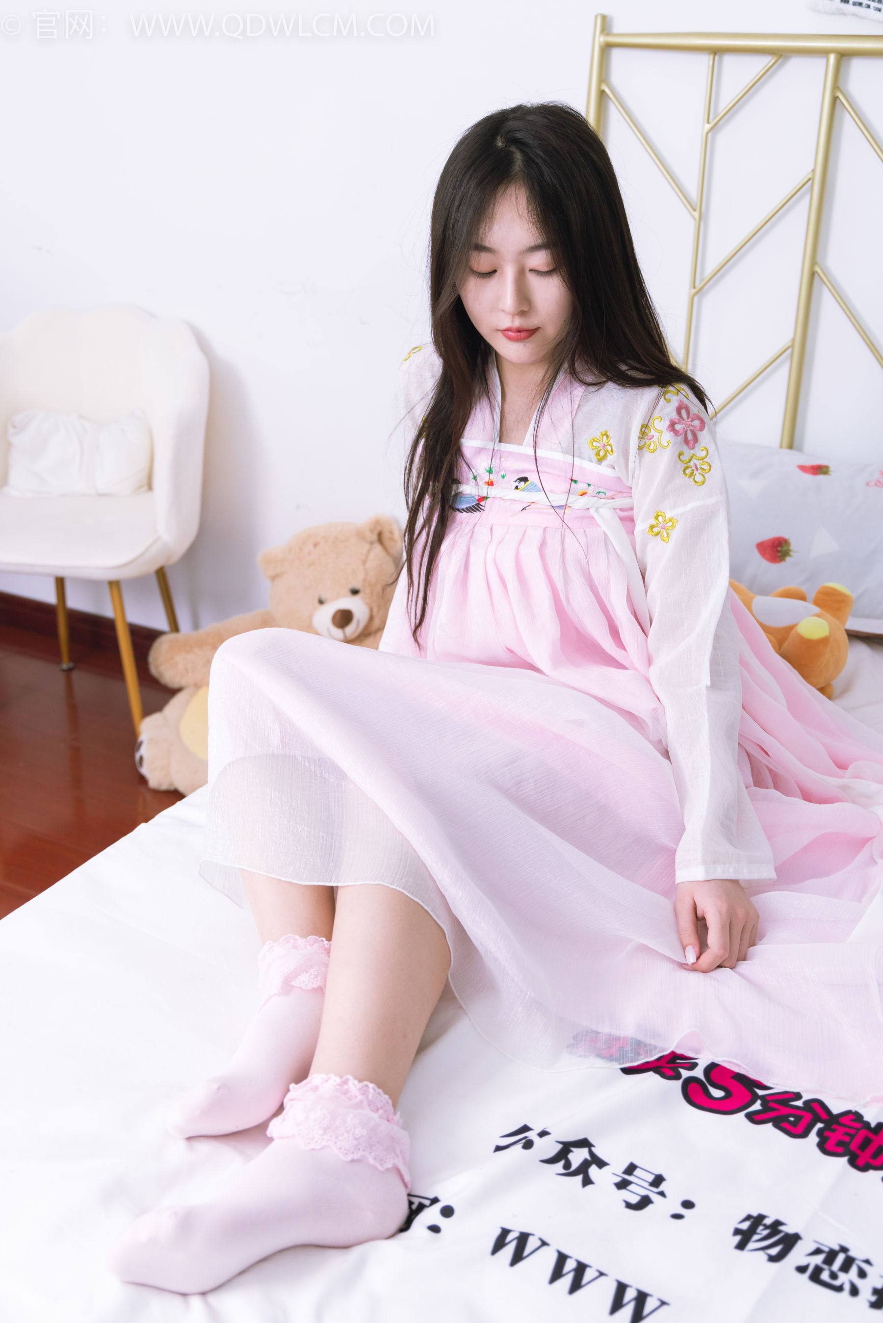 物恋传媒 No.2397 美兔 - 汉服、布鞋、粉色棉袜/(150P)