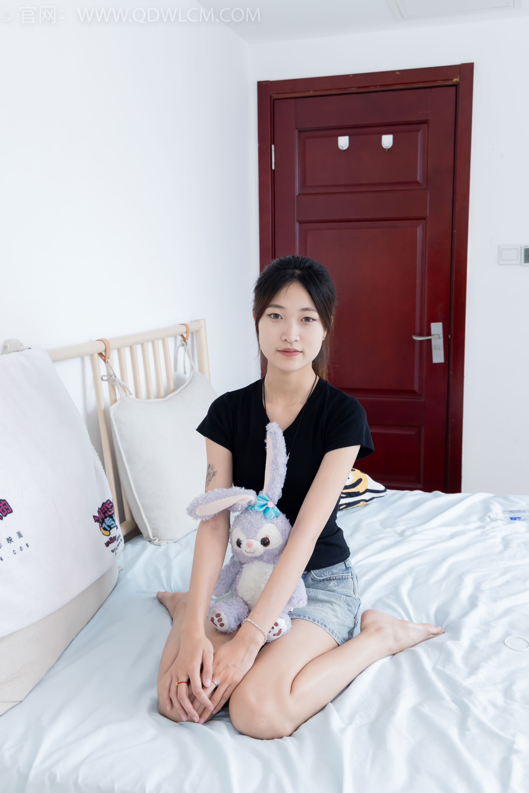 物恋传媒 No.2399 小夏 - 板鞋、白棉袜、裸足/(150P)