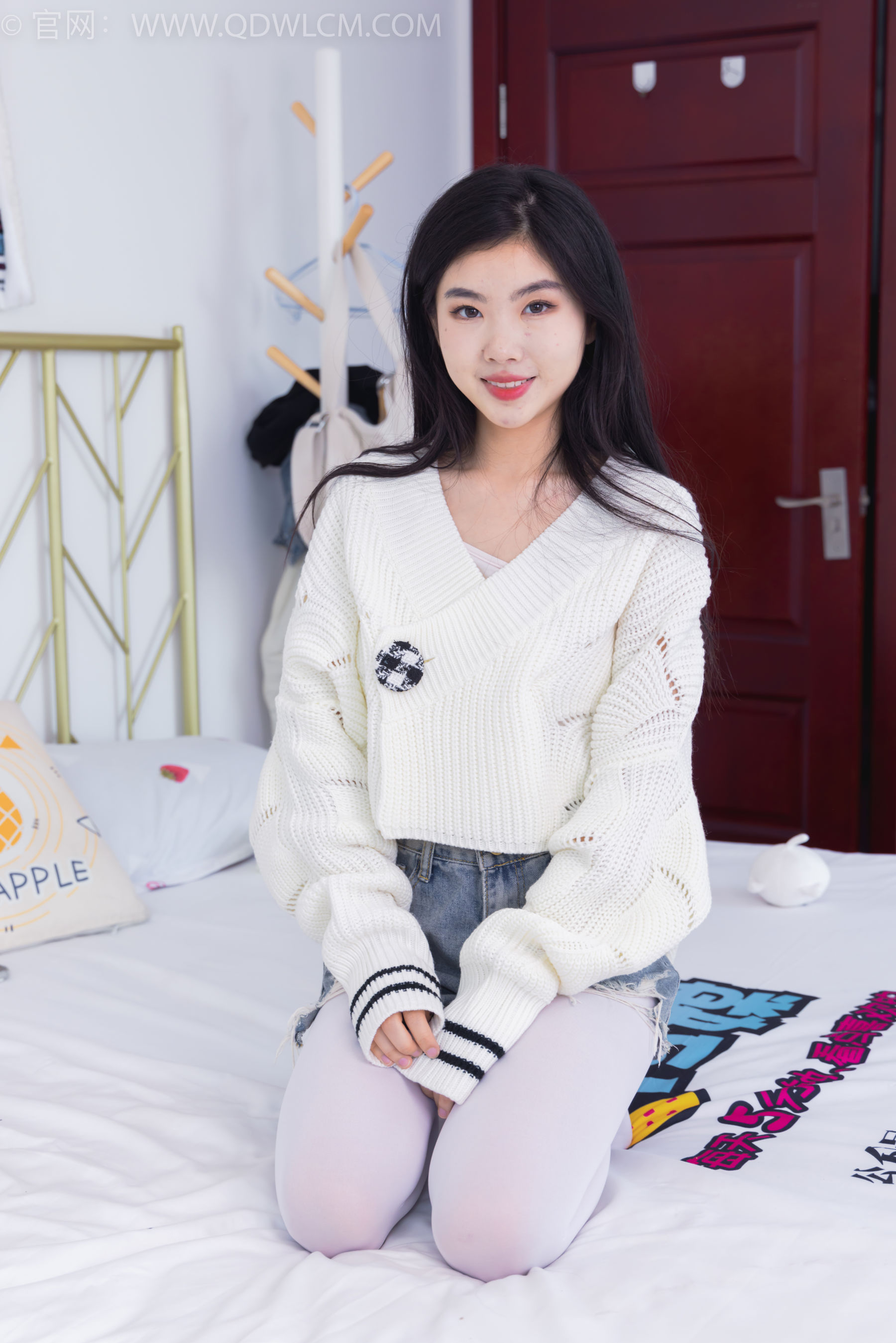 物恋传媒 No.2396 米米 - 马丁靴、厚白丝/(150P)