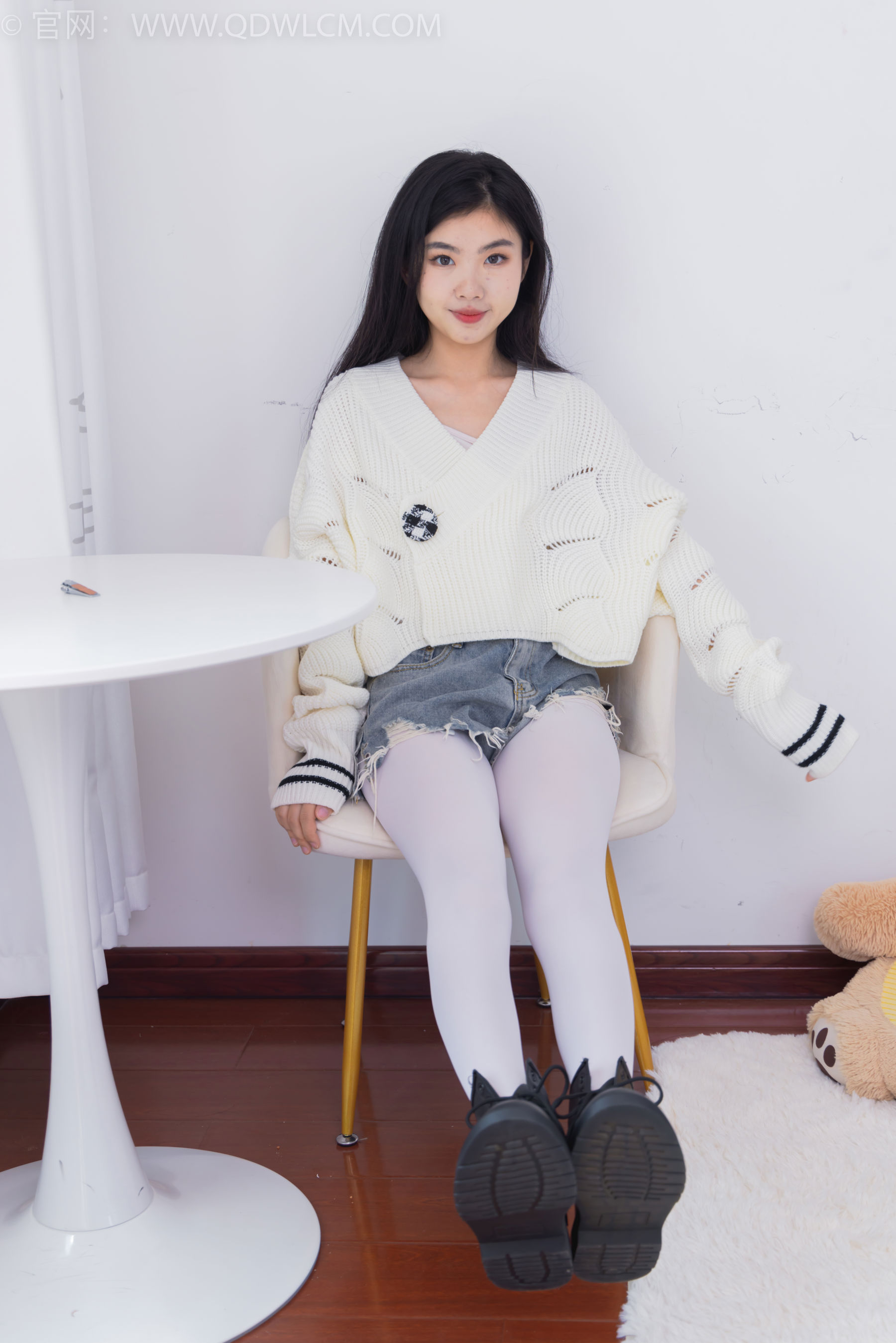 物恋传媒 No.2396 米米 - 马丁靴、厚白丝/(150P)