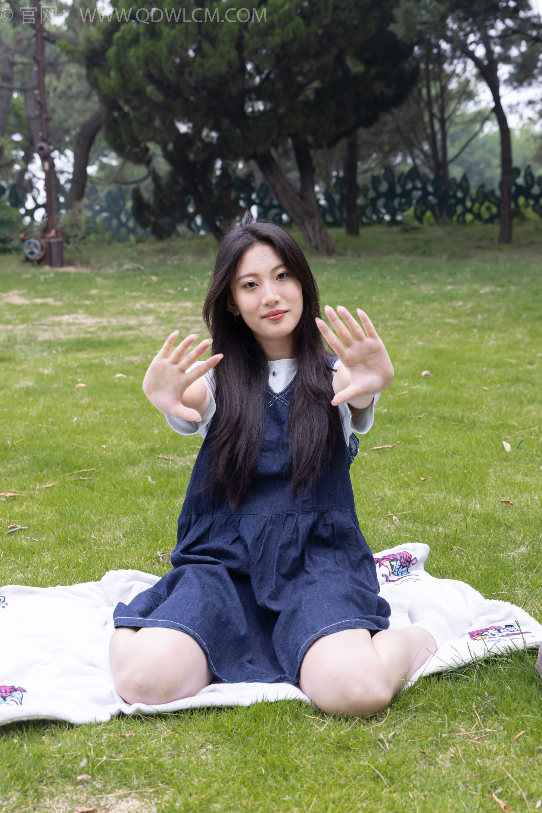 物恋传媒 No.2393 奶糖 - 帆布鞋、白棉袜、裸足/(160P)