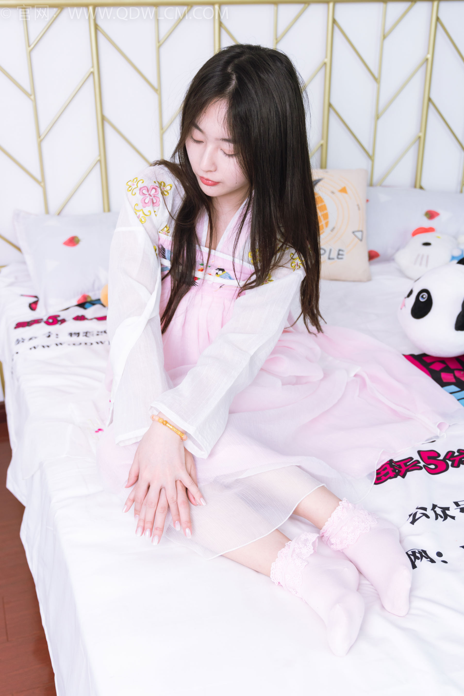 物恋传媒 No.2397 美兔 - 汉服、布鞋、粉色棉袜/(150P)