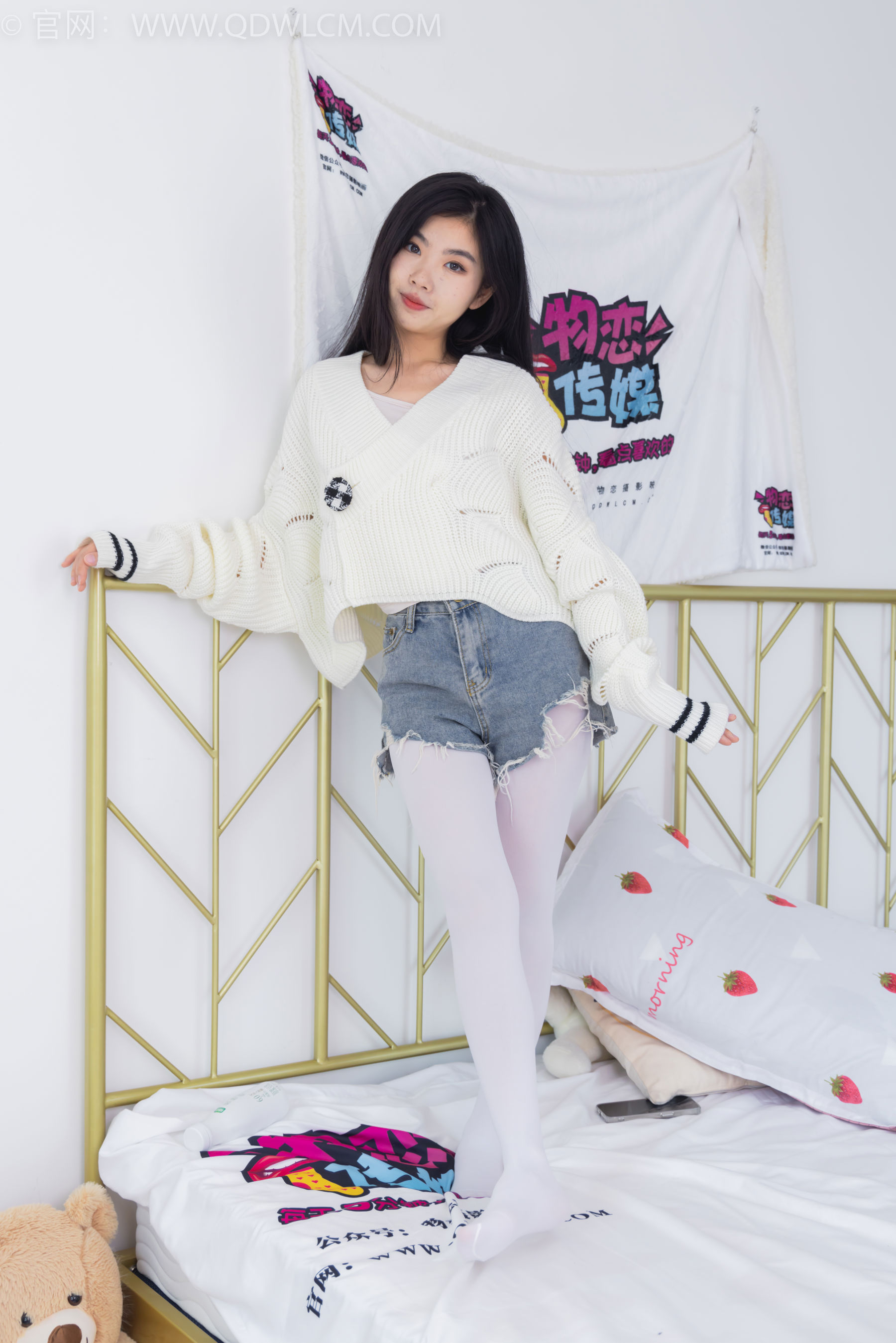 物恋传媒 No.2396 米米 - 马丁靴、厚白丝/(150P)