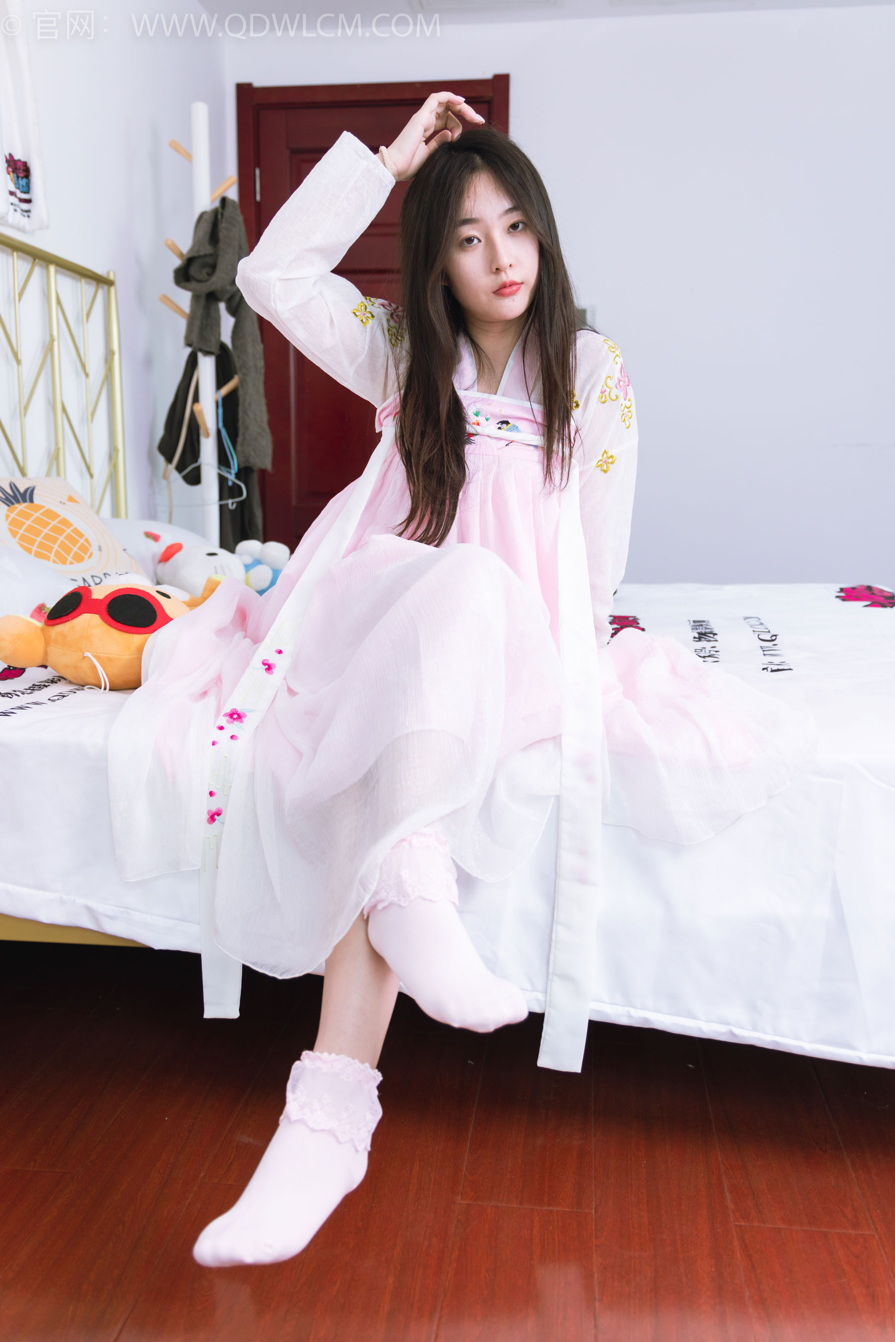 物恋传媒 No.2397 美兔 - 汉服、布鞋、粉色棉袜/(150P)