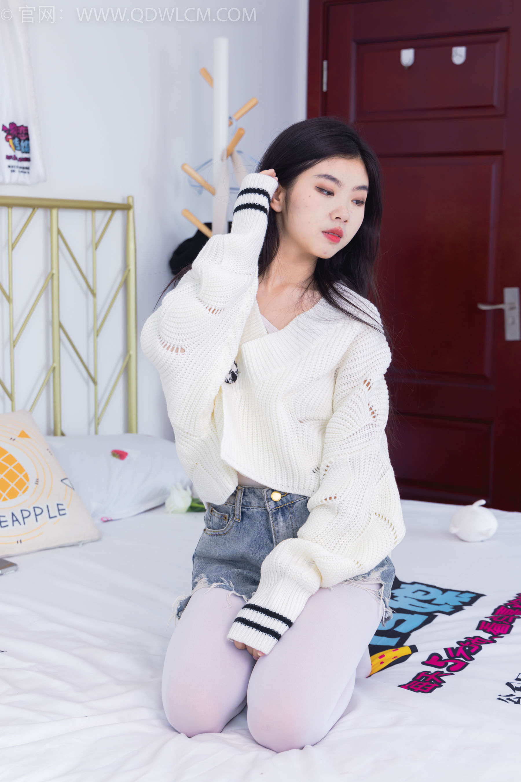 物恋传媒 No.2396 米米 - 马丁靴、厚白丝/(150P)