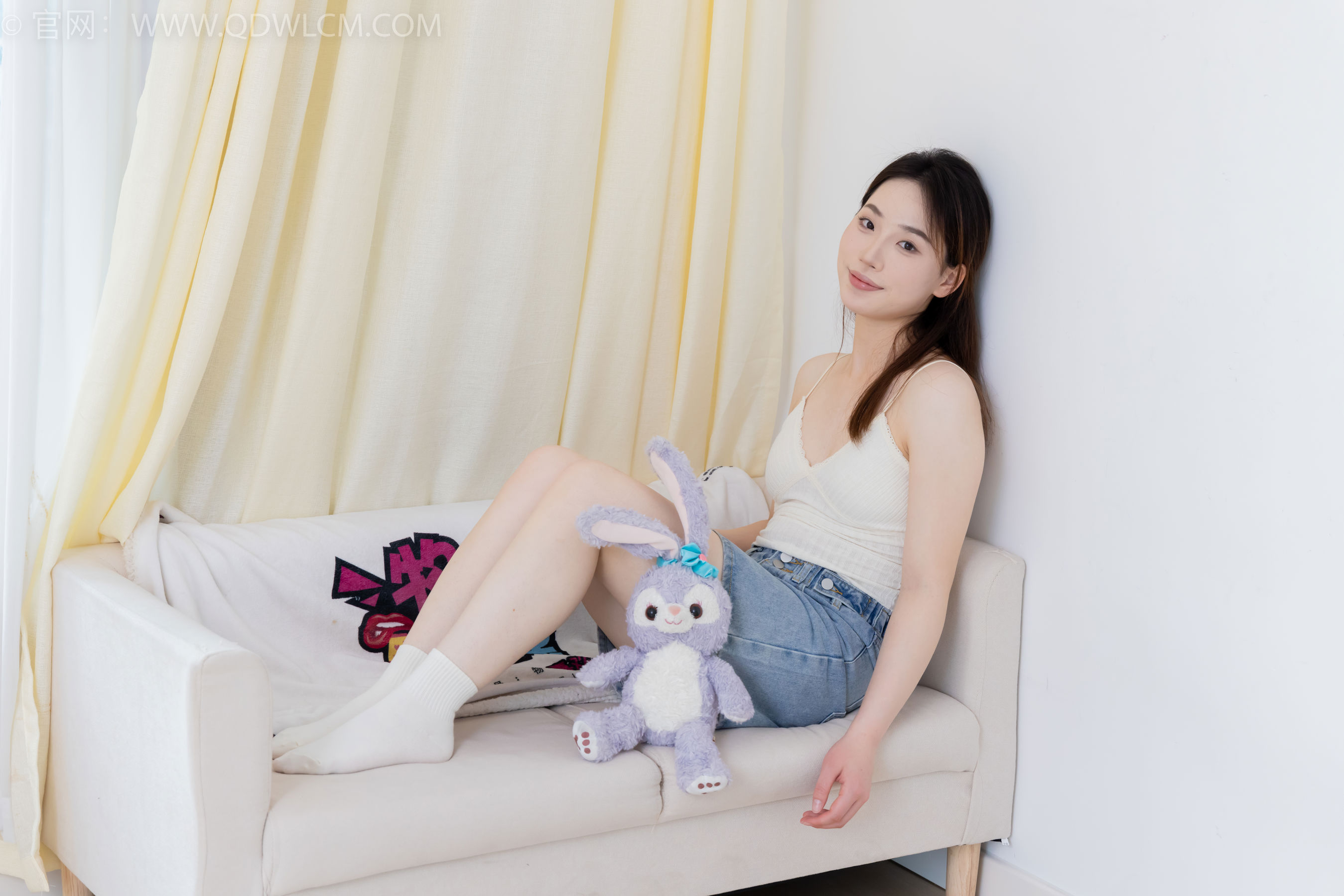 物恋传媒 No.2395 荔枝 - 板鞋、白棉袜、裸足/(150P)