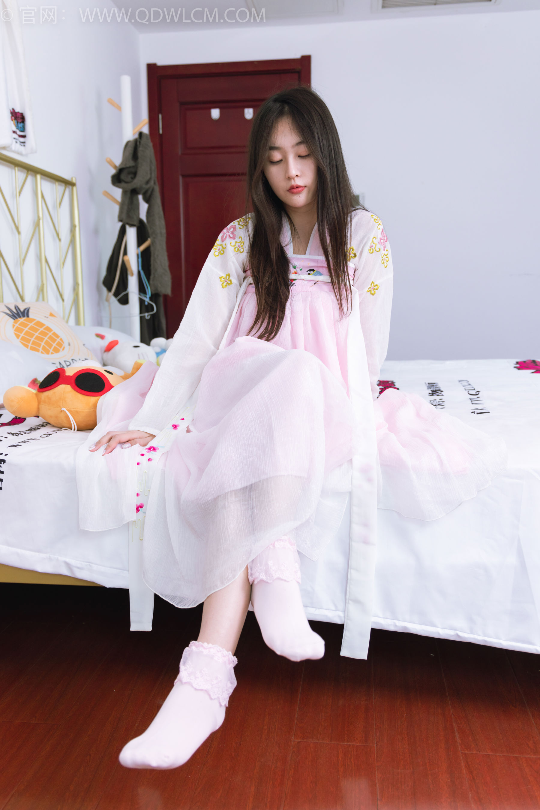 物恋传媒 No.2397 美兔 - 汉服、布鞋、粉色棉袜/(150P)