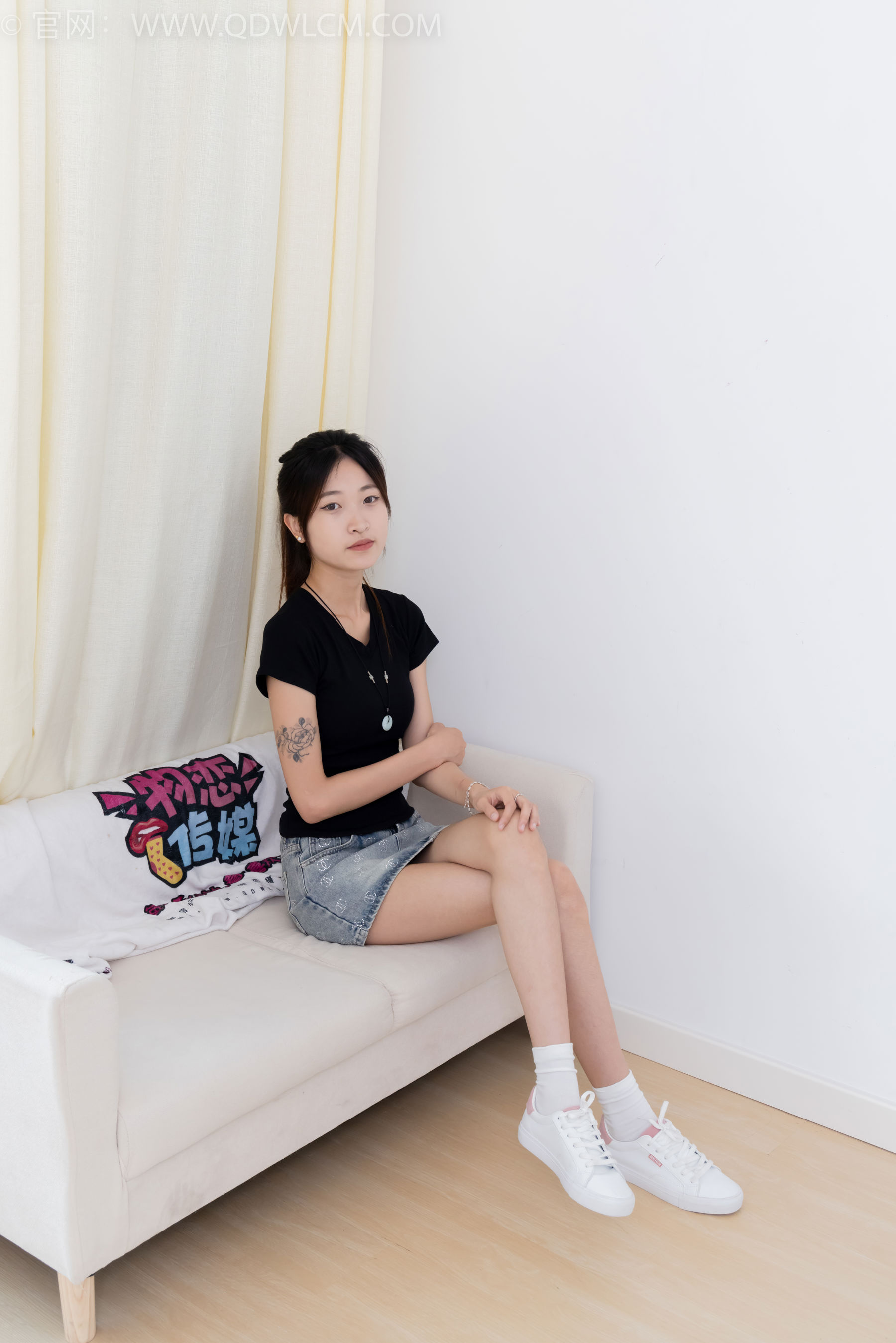 物恋传媒 No.2399 小夏 - 板鞋、白棉袜、裸足/(150P)