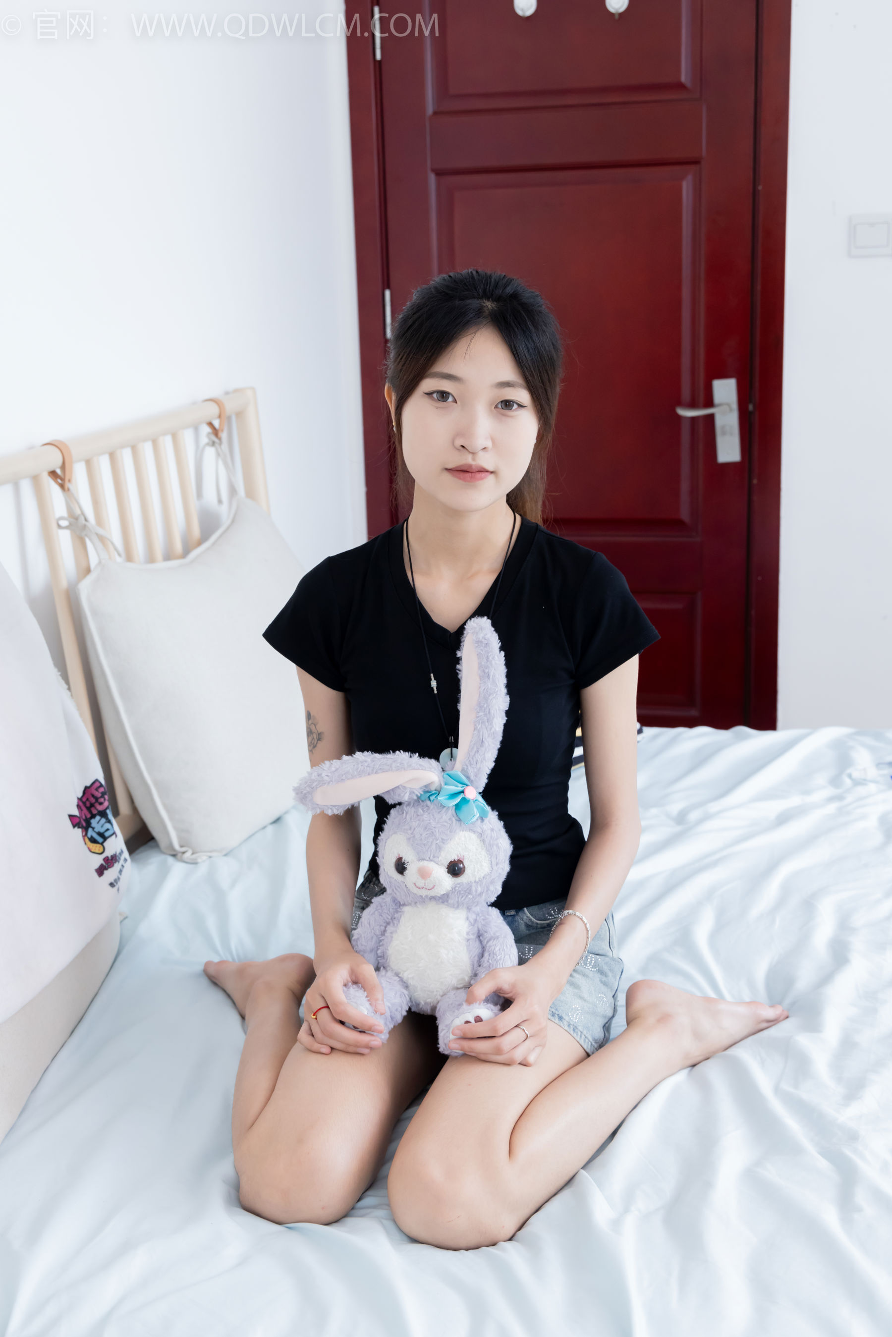 物恋传媒 No.2399 小夏 - 板鞋、白棉袜、裸足/(150P)