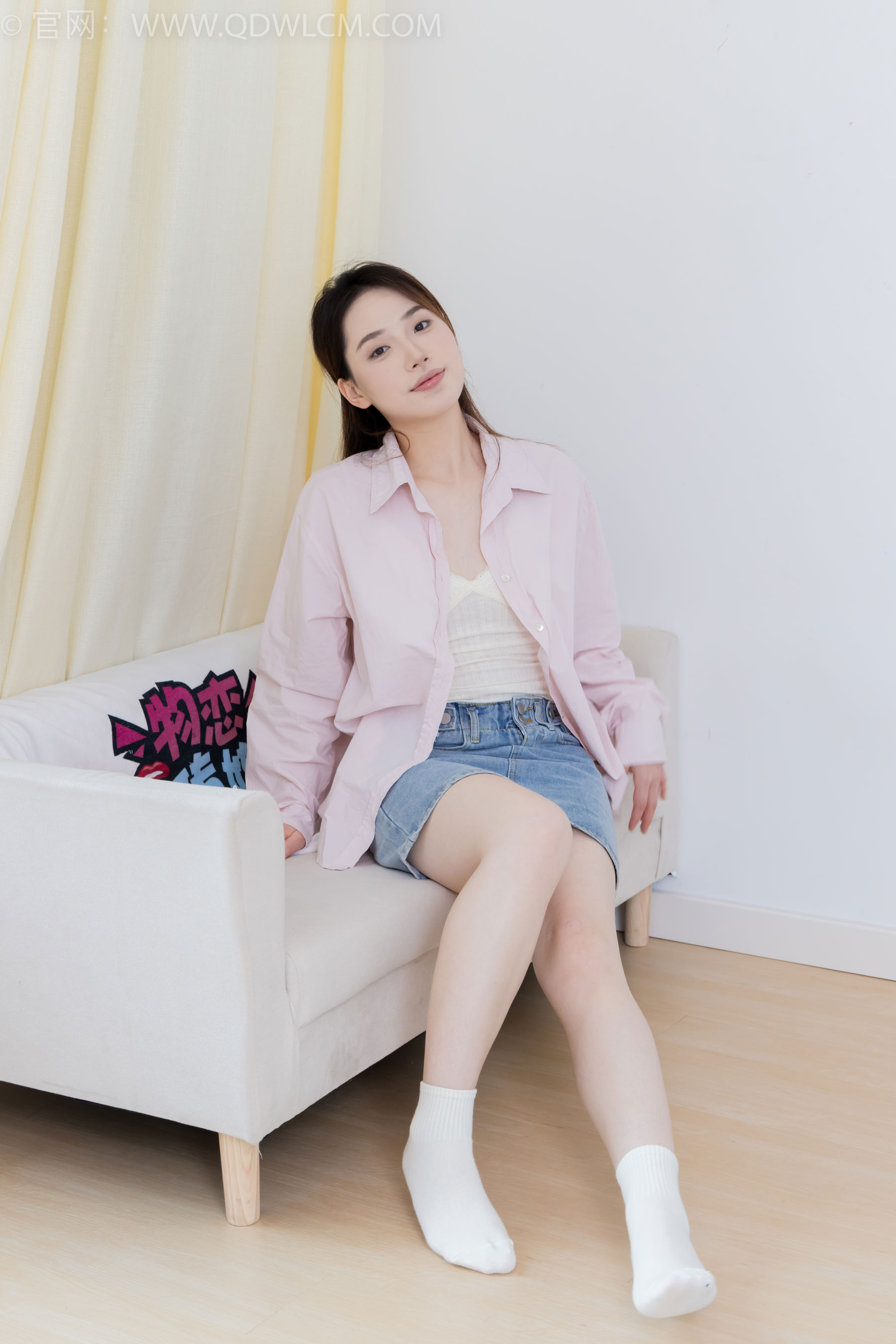 物恋传媒 No.2395 荔枝 - 板鞋、白棉袜、裸足/(150P)