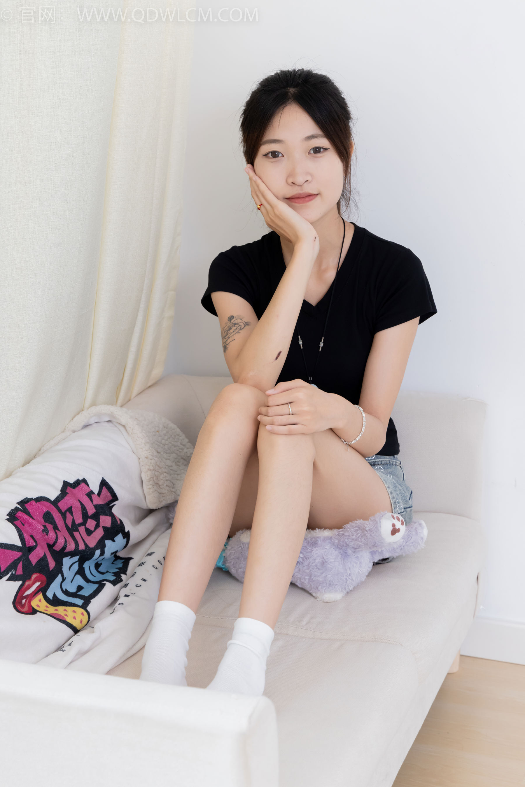 物恋传媒 No.2399 小夏 - 板鞋、白棉袜、裸足/(150P)