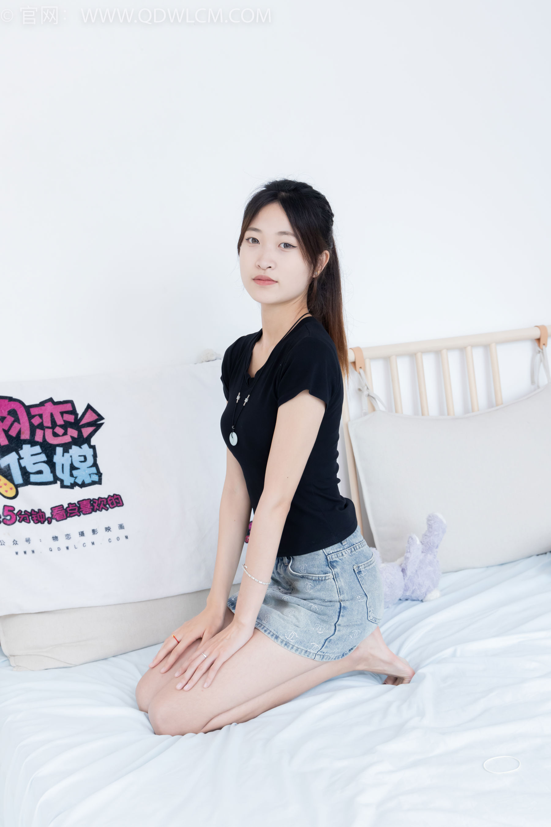 物恋传媒 No.2399 小夏 - 板鞋、白棉袜、裸足/(150P)