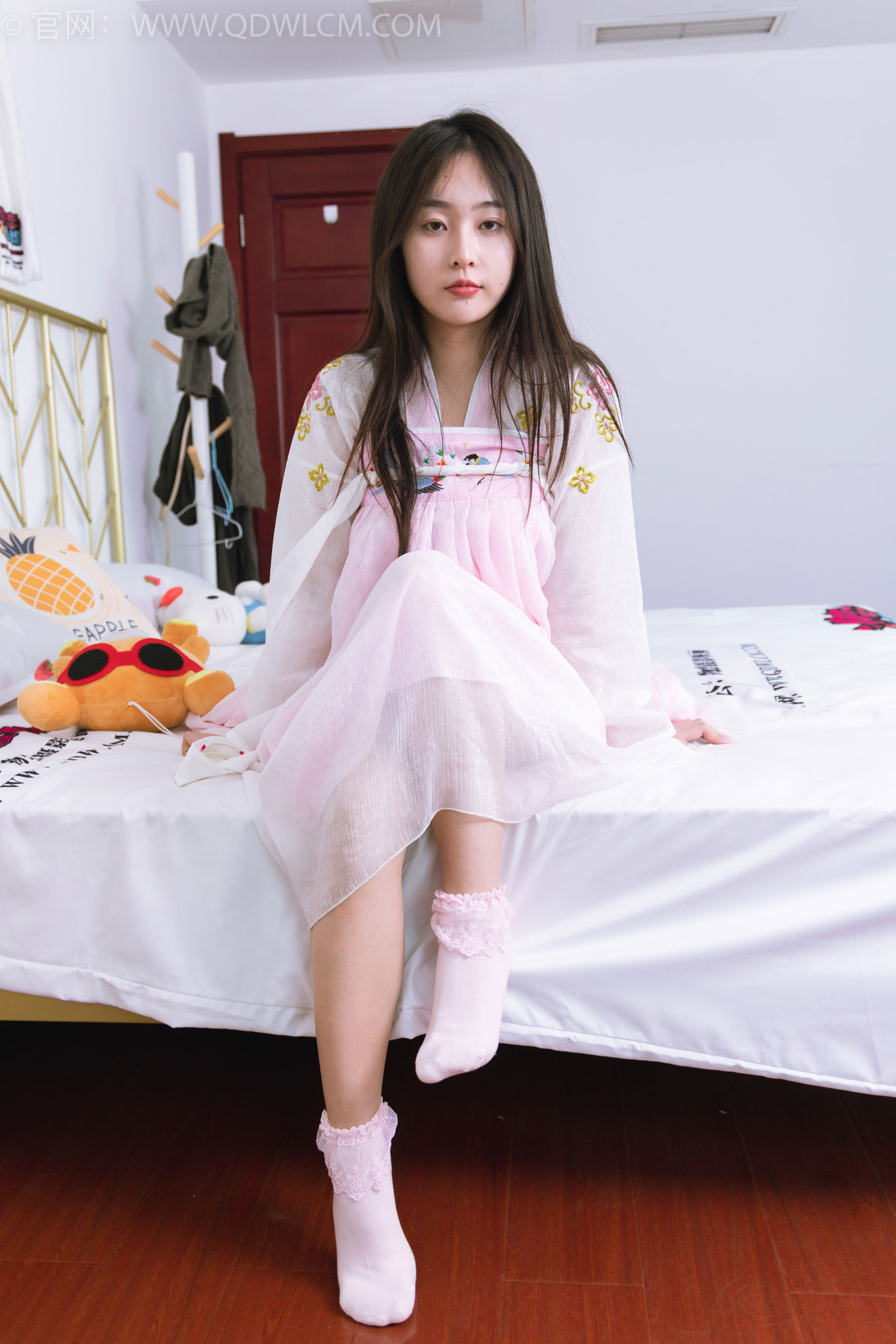 物恋传媒 No.2397 美兔 - 汉服、布鞋、粉色棉袜/(150P)