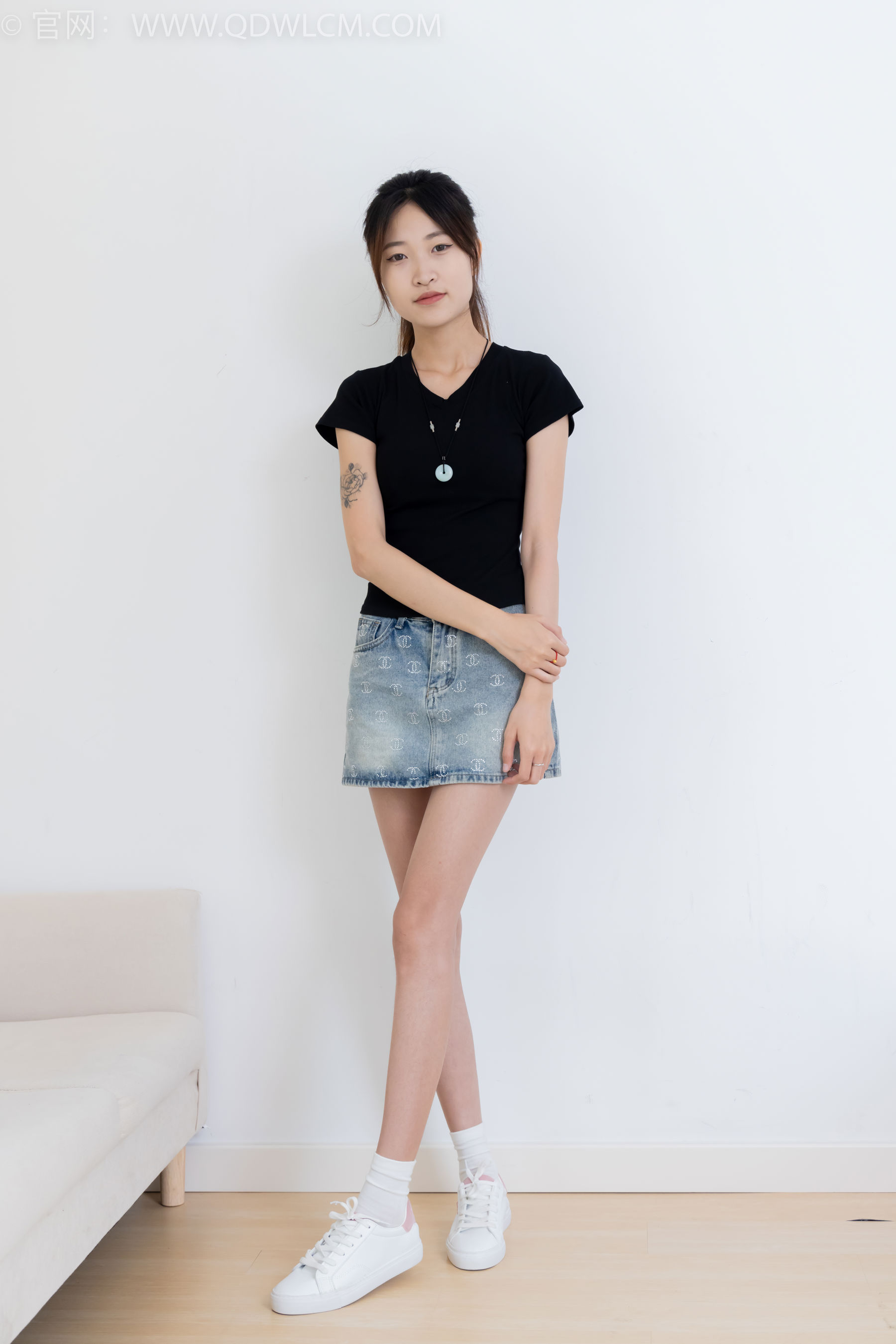 物恋传媒 No.2399 小夏 - 板鞋、白棉袜、裸足/(150P)