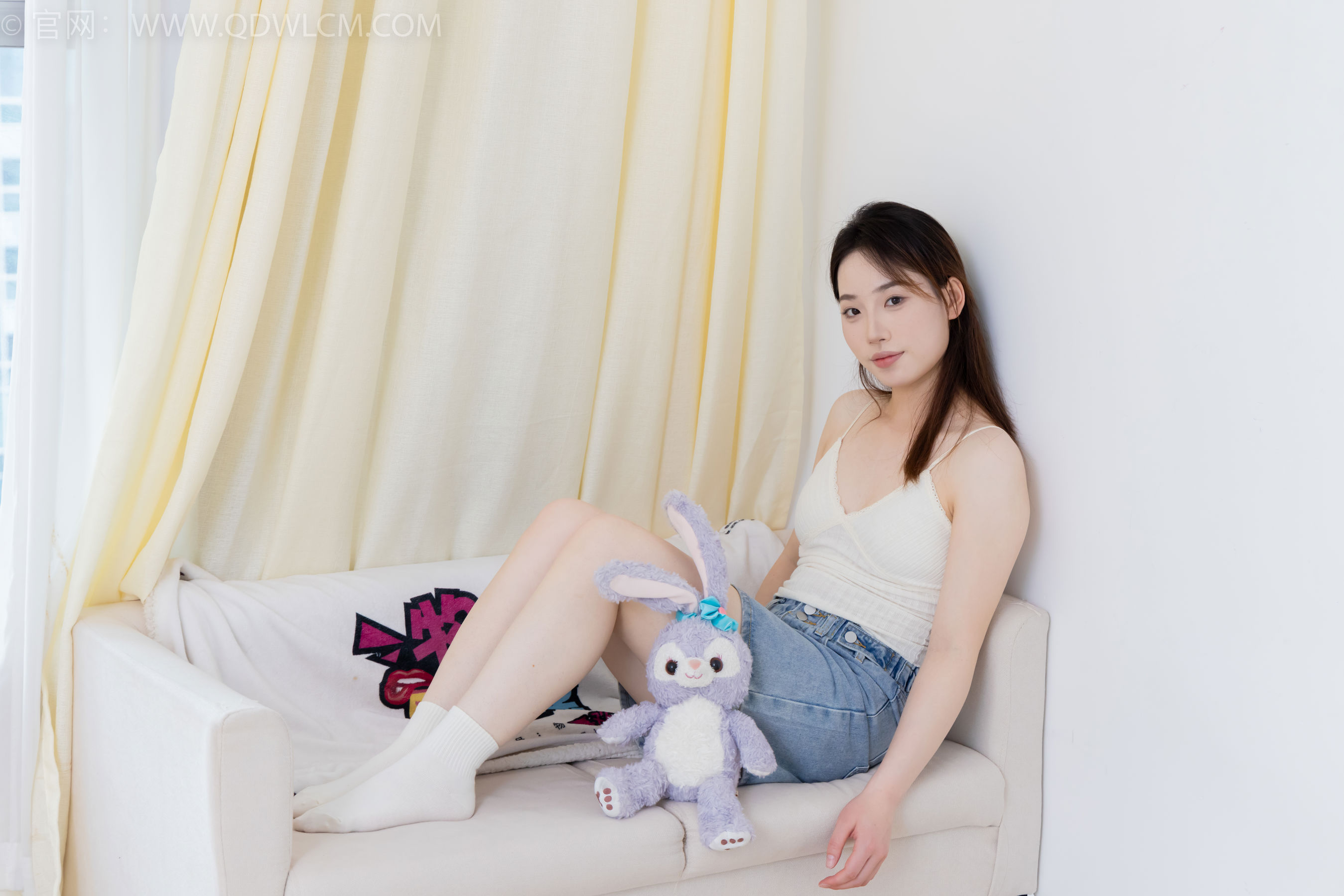 物恋传媒 No.2395 荔枝 - 板鞋、白棉袜、裸足/(150P)