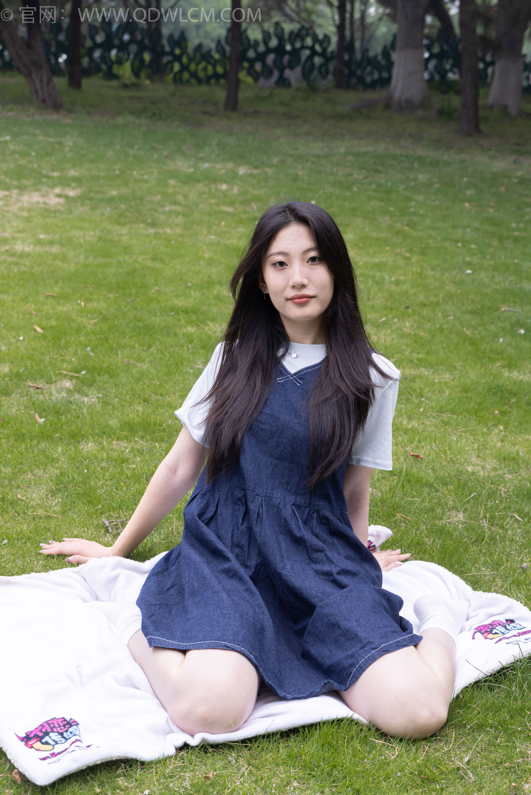 物恋传媒 No.2393 奶糖 - 帆布鞋、白棉袜、裸足/(160P)