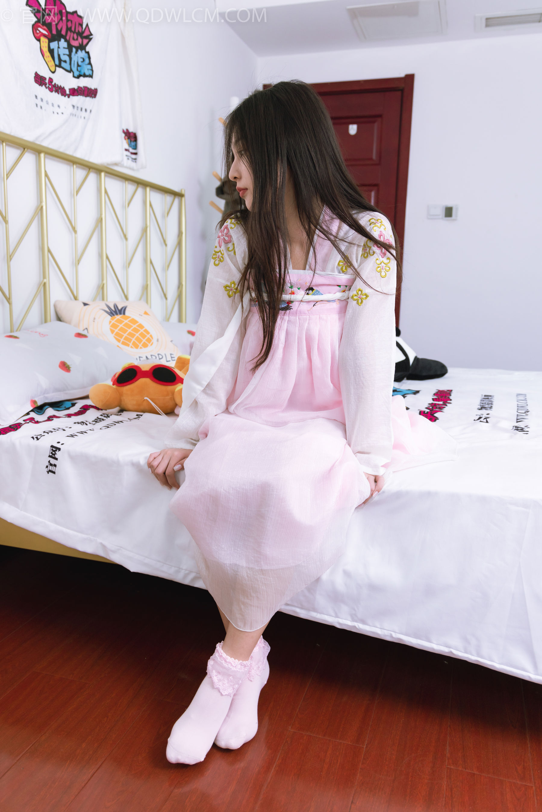 物恋传媒 No.2397 美兔 - 汉服、布鞋、粉色棉袜/(150P)