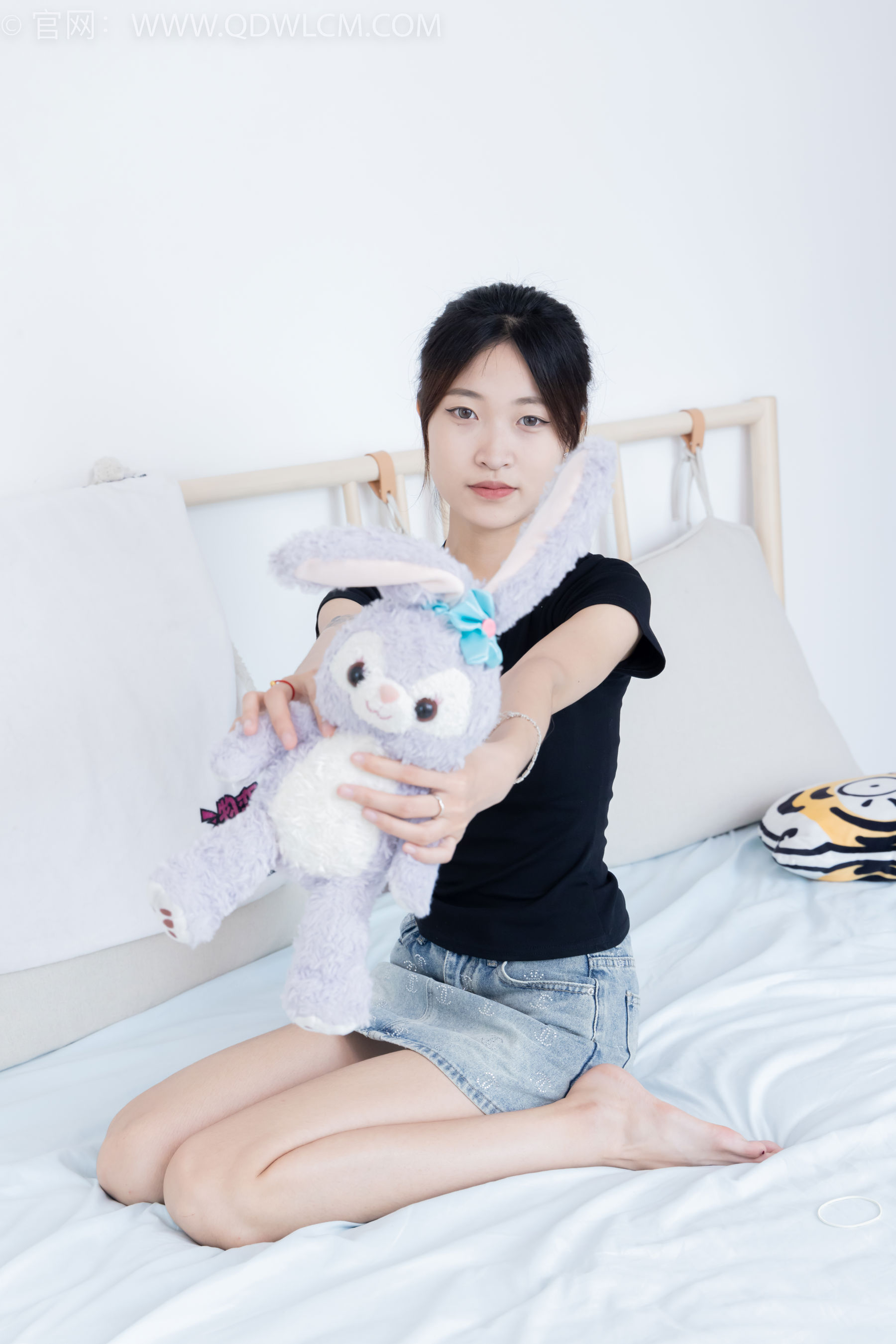 物恋传媒 No.2399 小夏 - 板鞋、白棉袜、裸足/(150P)