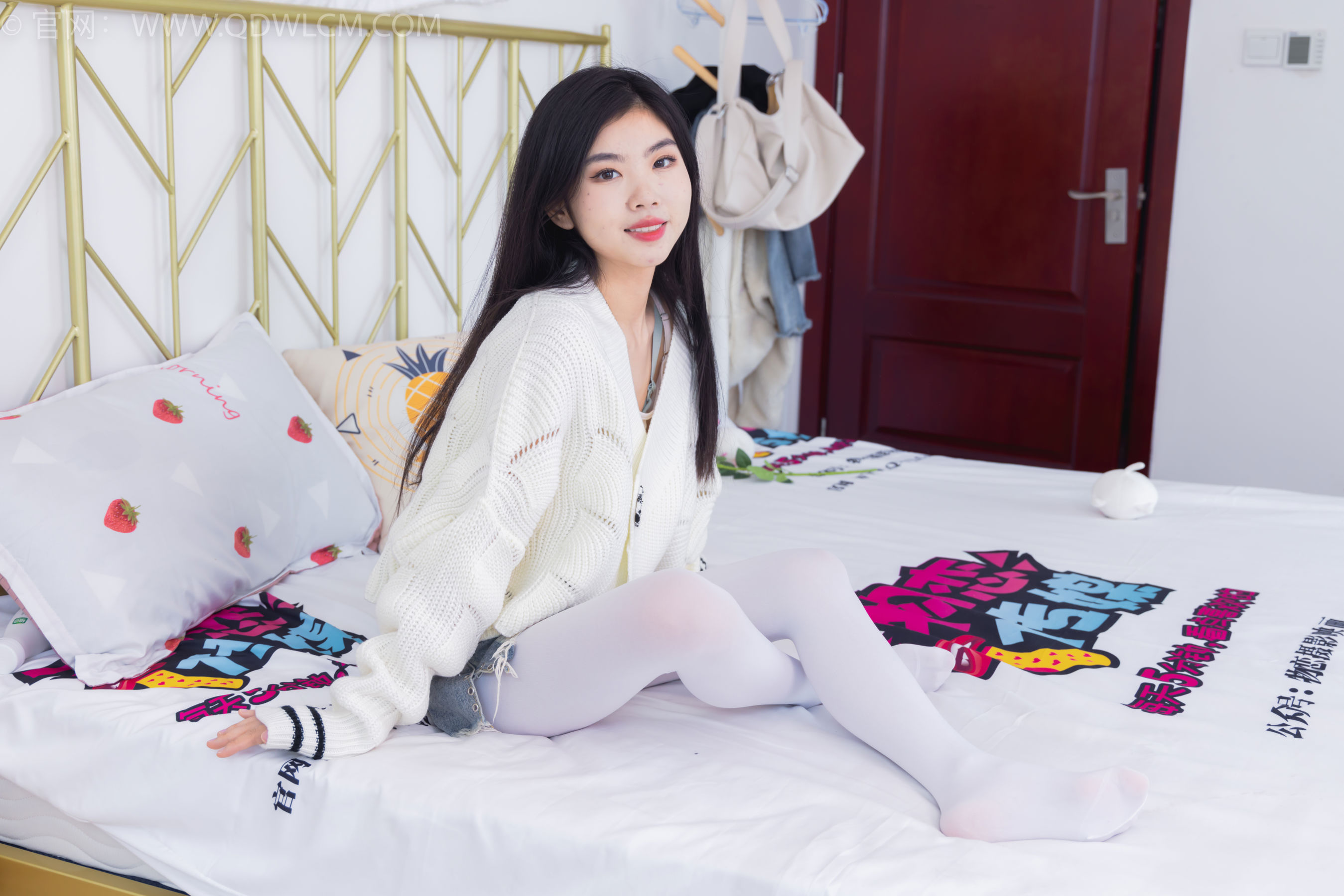 物恋传媒 No.2396 米米 - 马丁靴、厚白丝/(150P)