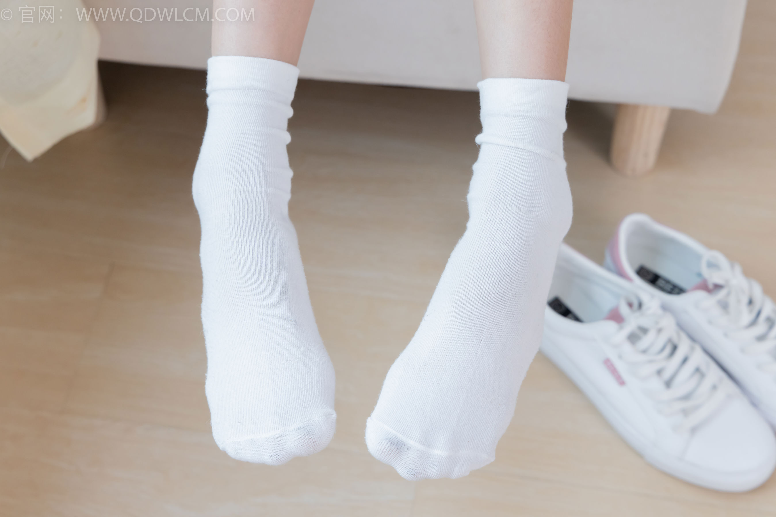 物恋传媒 No.2399 小夏 - 板鞋、白棉袜、裸足/(150P)