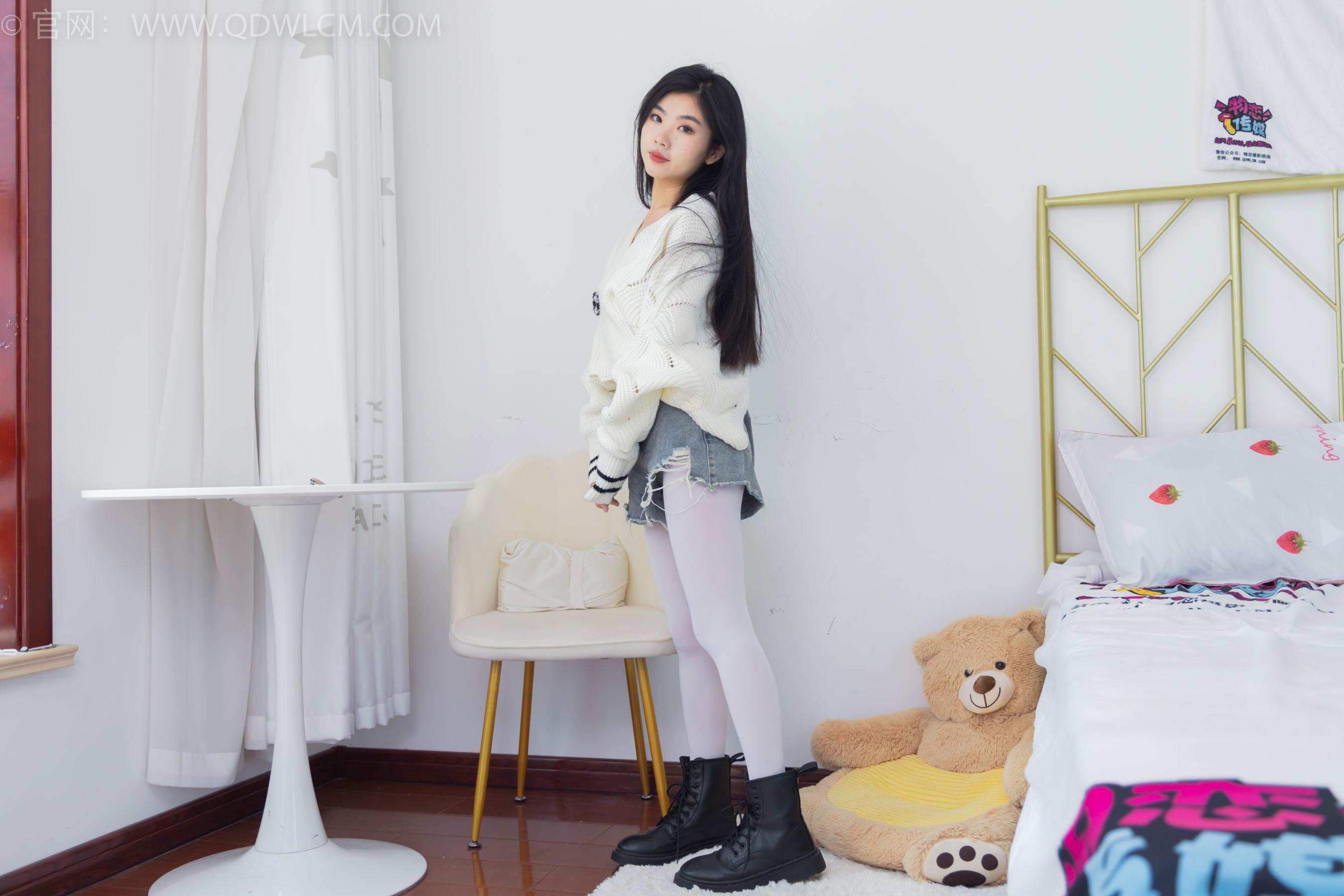 物恋传媒 No.2396 米米 - 马丁靴、厚白丝/(150P)