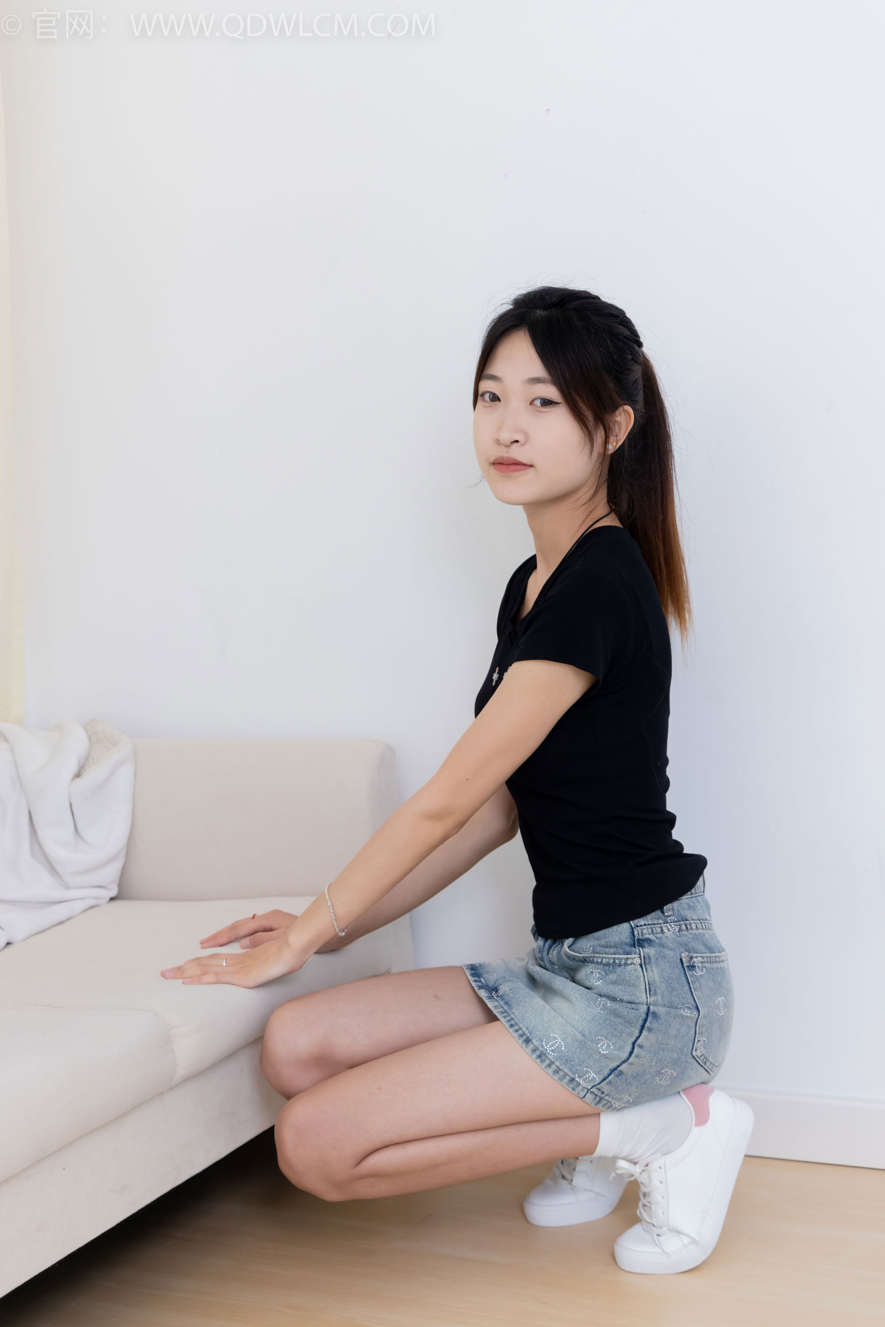 物恋传媒 No.2399 小夏 - 板鞋、白棉袜、裸足/(150P)