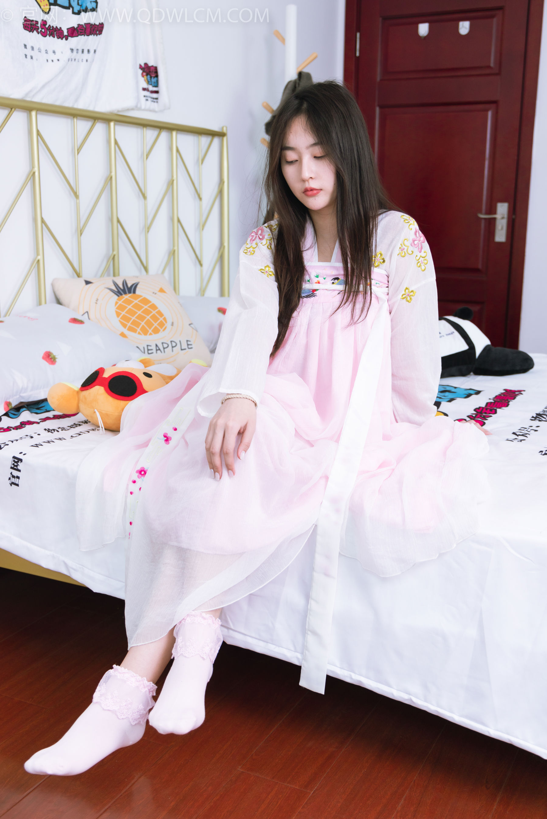 物恋传媒 No.2397 美兔 - 汉服、布鞋、粉色棉袜/(150P)