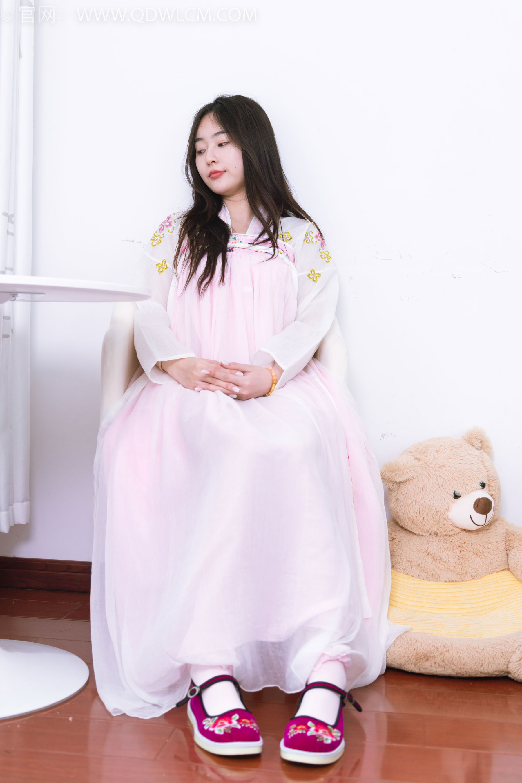 物恋传媒 No.2397 美兔 - 汉服、布鞋、粉色棉袜/(150P)