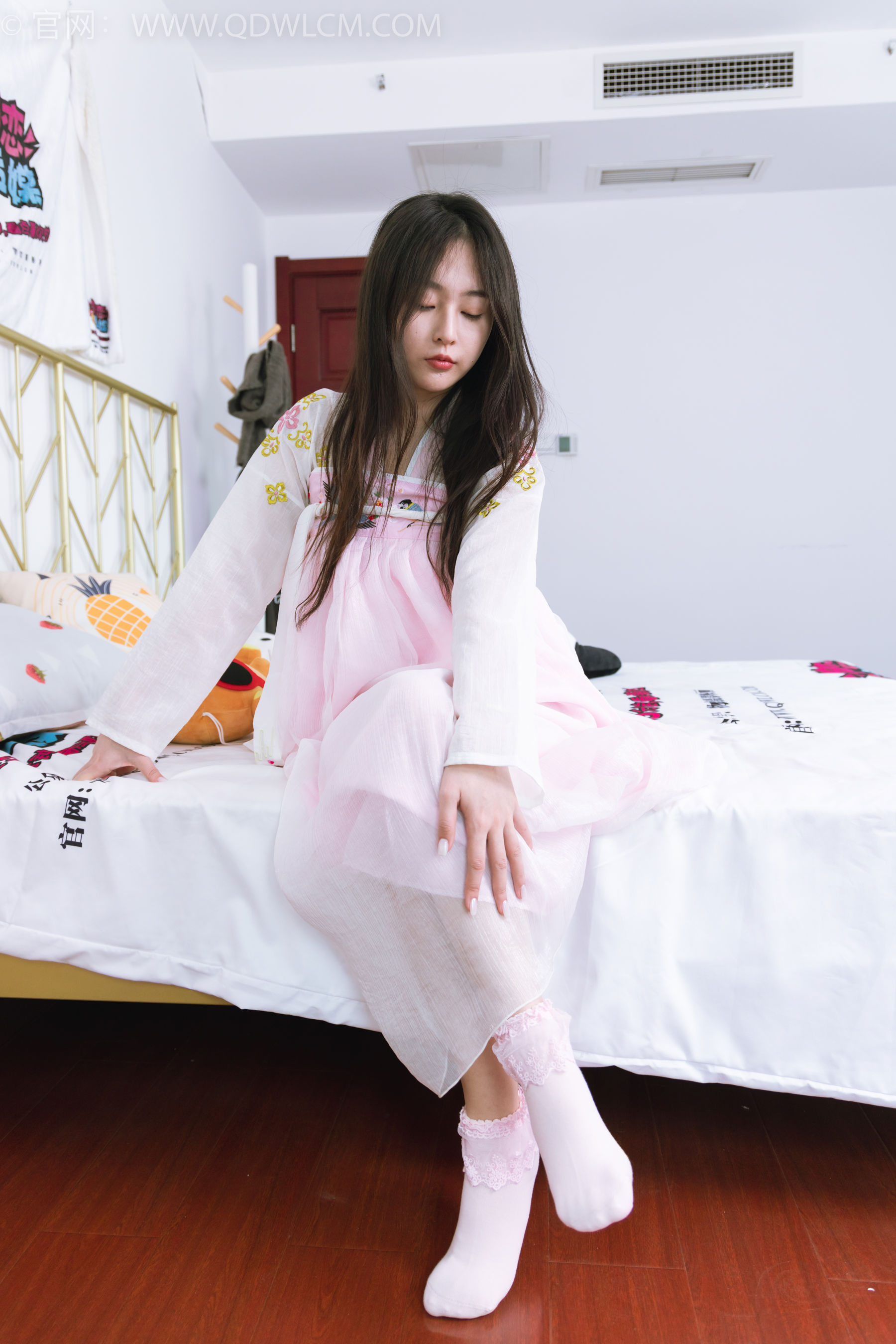 物恋传媒 No.2397 美兔 - 汉服、布鞋、粉色棉袜/(150P)