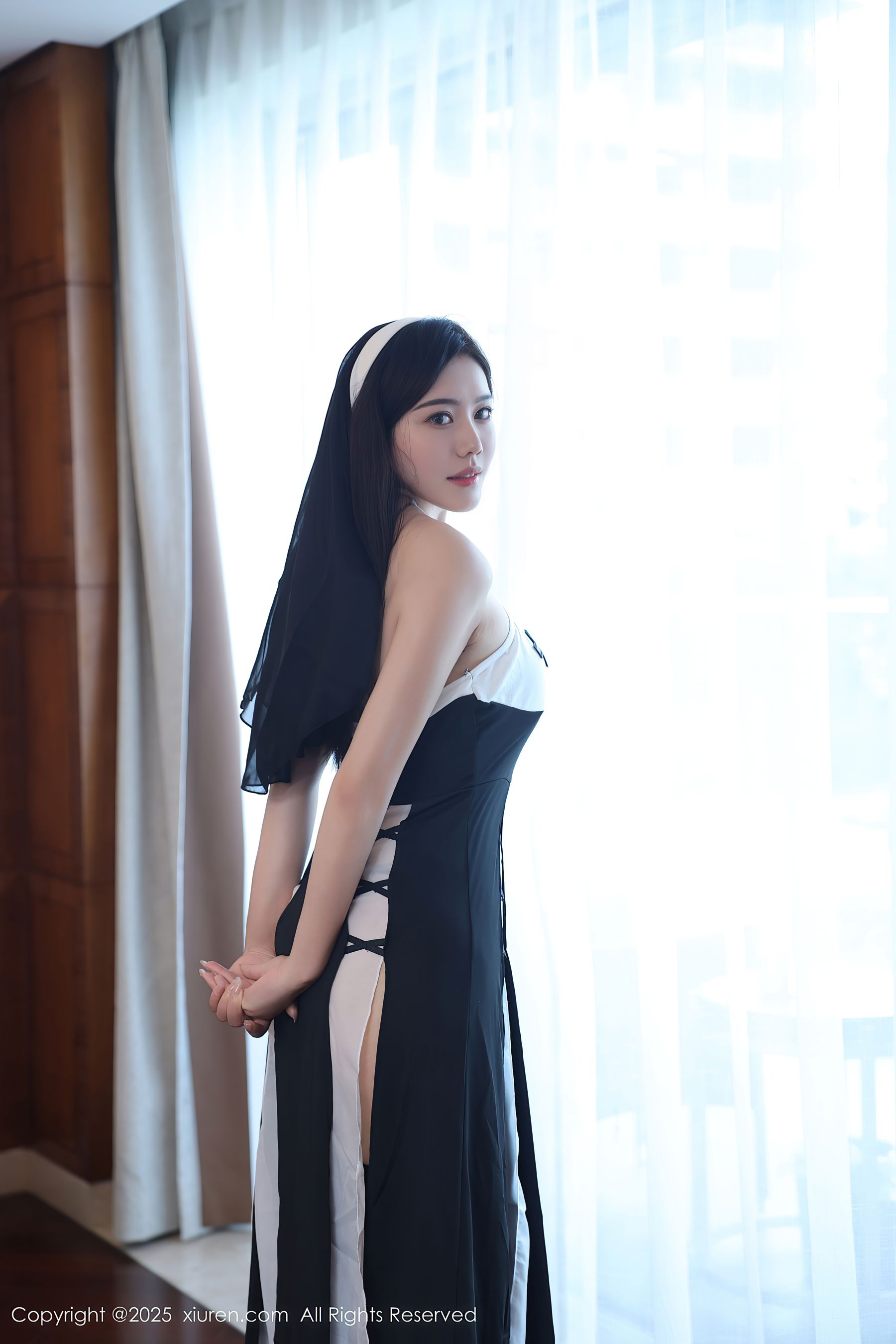 [秀人XiuRen] 2025.08.26 No.10690 白薇薇vcvc/(71P)