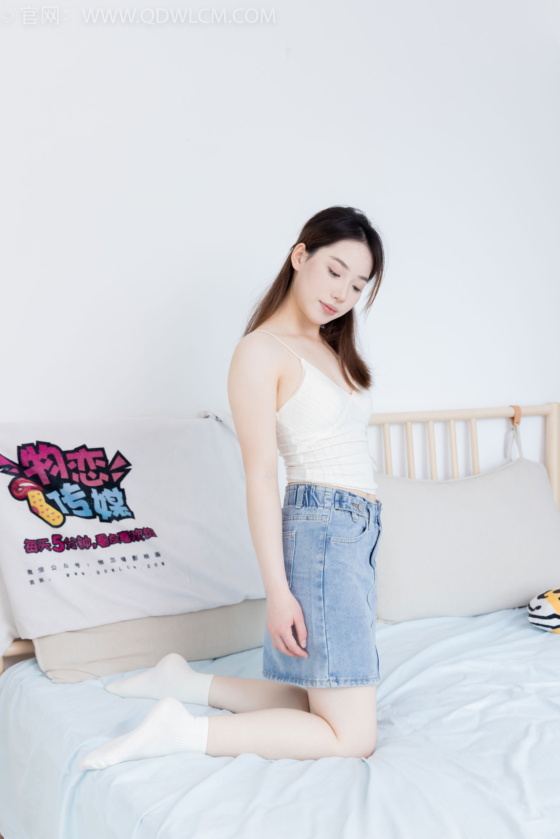 物恋传媒 No.2395 荔枝 - 板鞋、白棉袜、裸足/(150P)