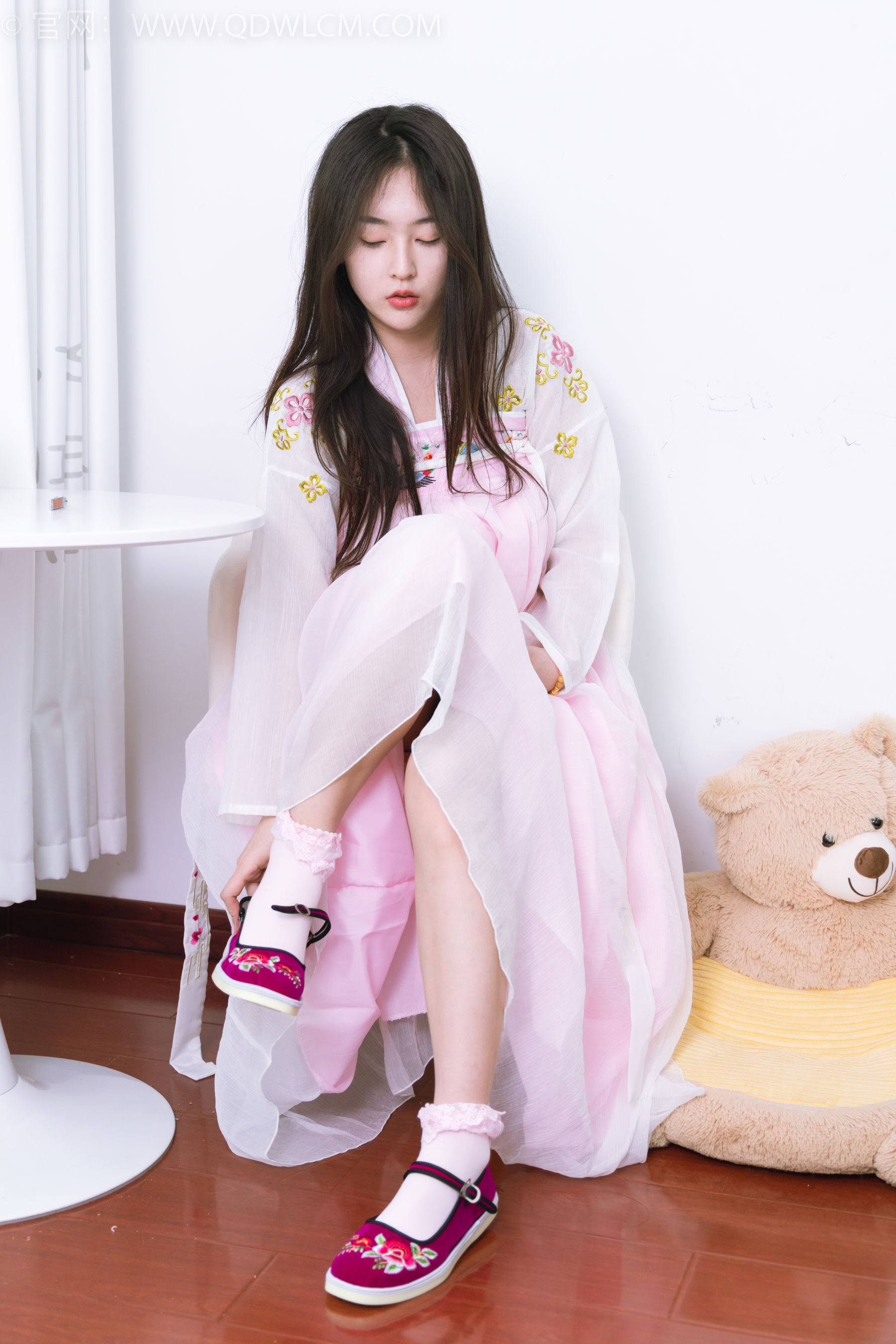 物恋传媒 No.2397 美兔 - 汉服、布鞋、粉色棉袜/(150P)