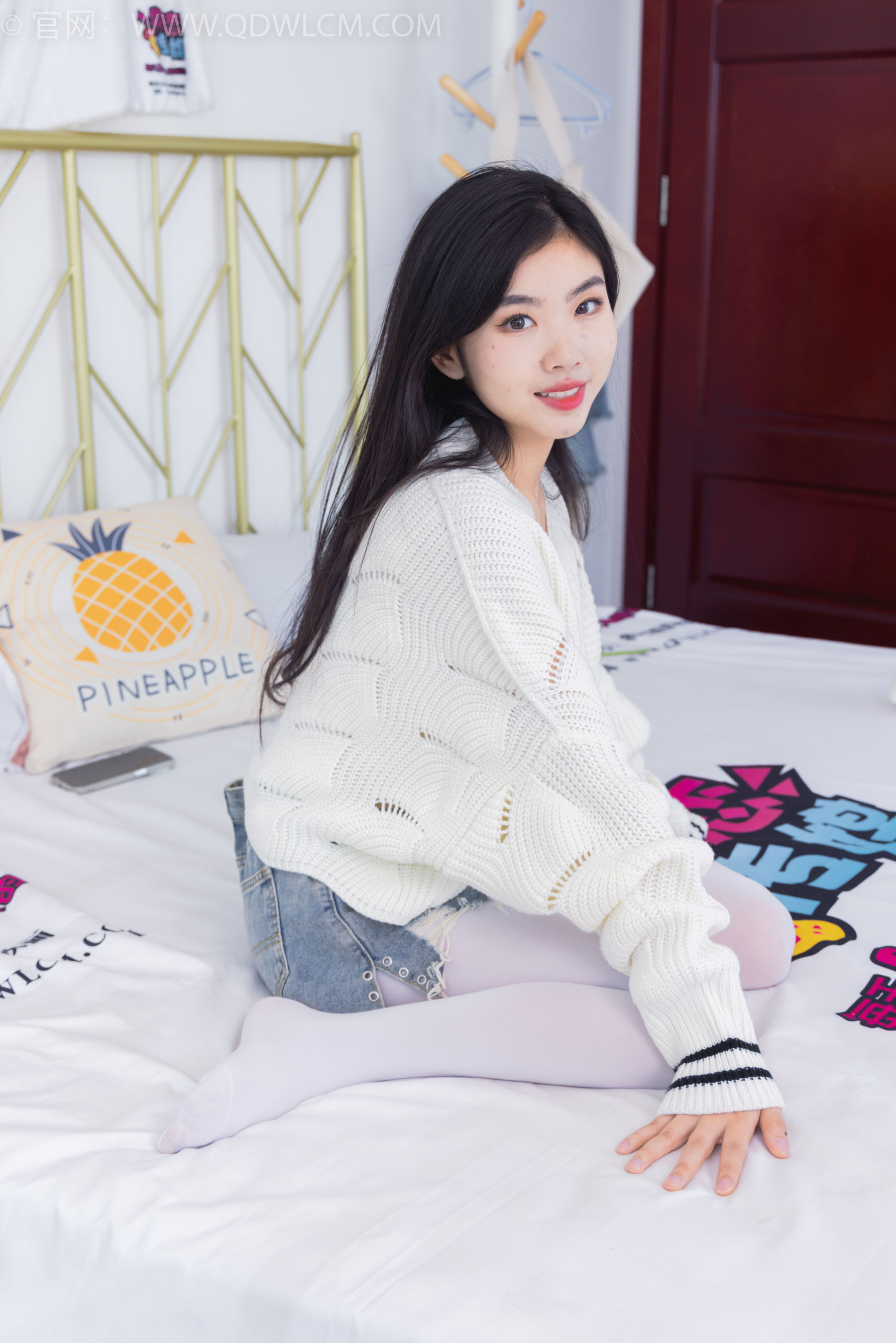 物恋传媒 No.2396 米米 - 马丁靴、厚白丝/(150P)