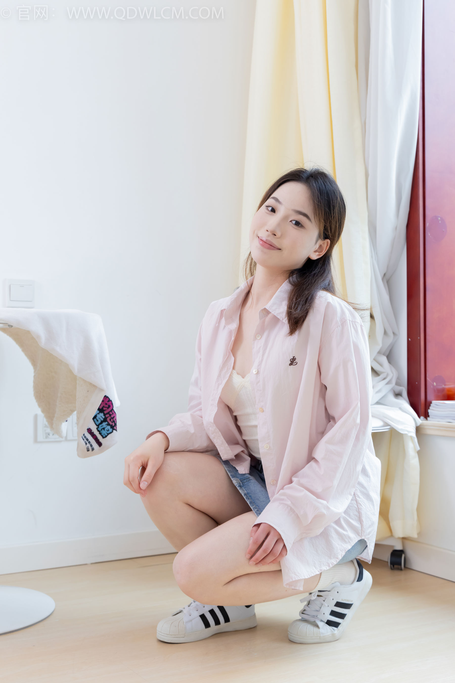 物恋传媒 No.2395 荔枝 - 板鞋、白棉袜、裸足/(150P)