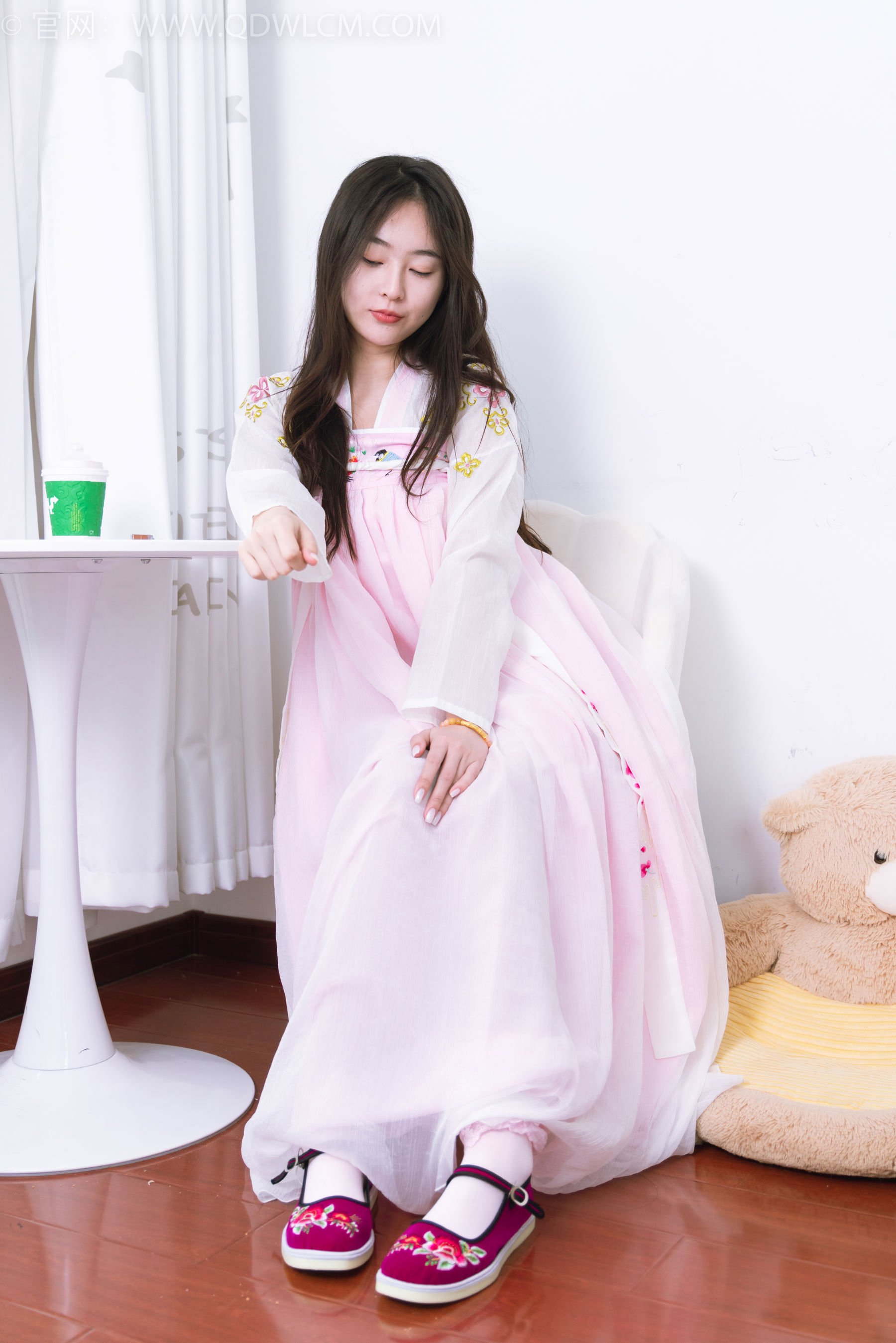 物恋传媒 No.2397 美兔 - 汉服、布鞋、粉色棉袜/(150P)