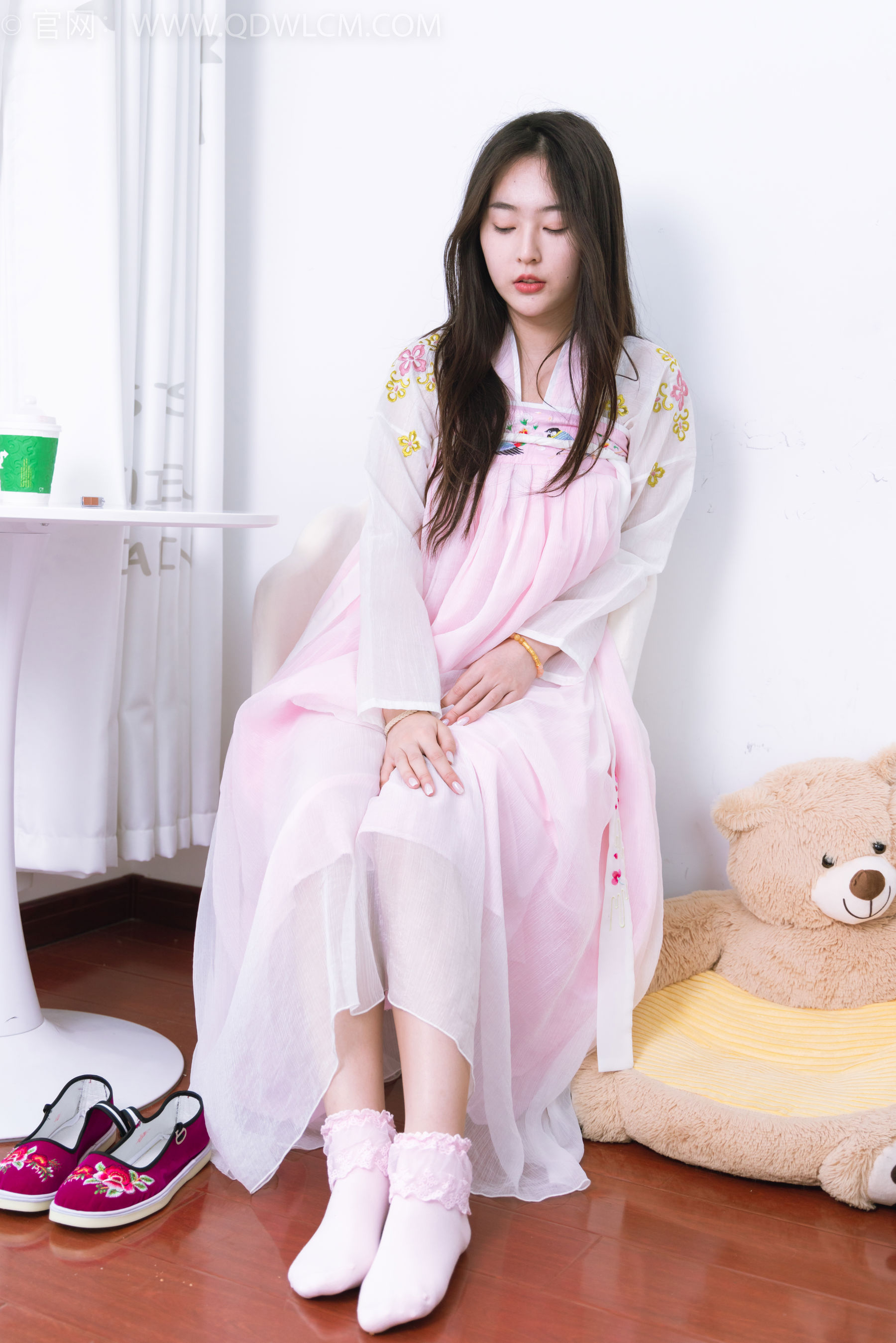 物恋传媒 No.2397 美兔 - 汉服、布鞋、粉色棉袜/(150P)