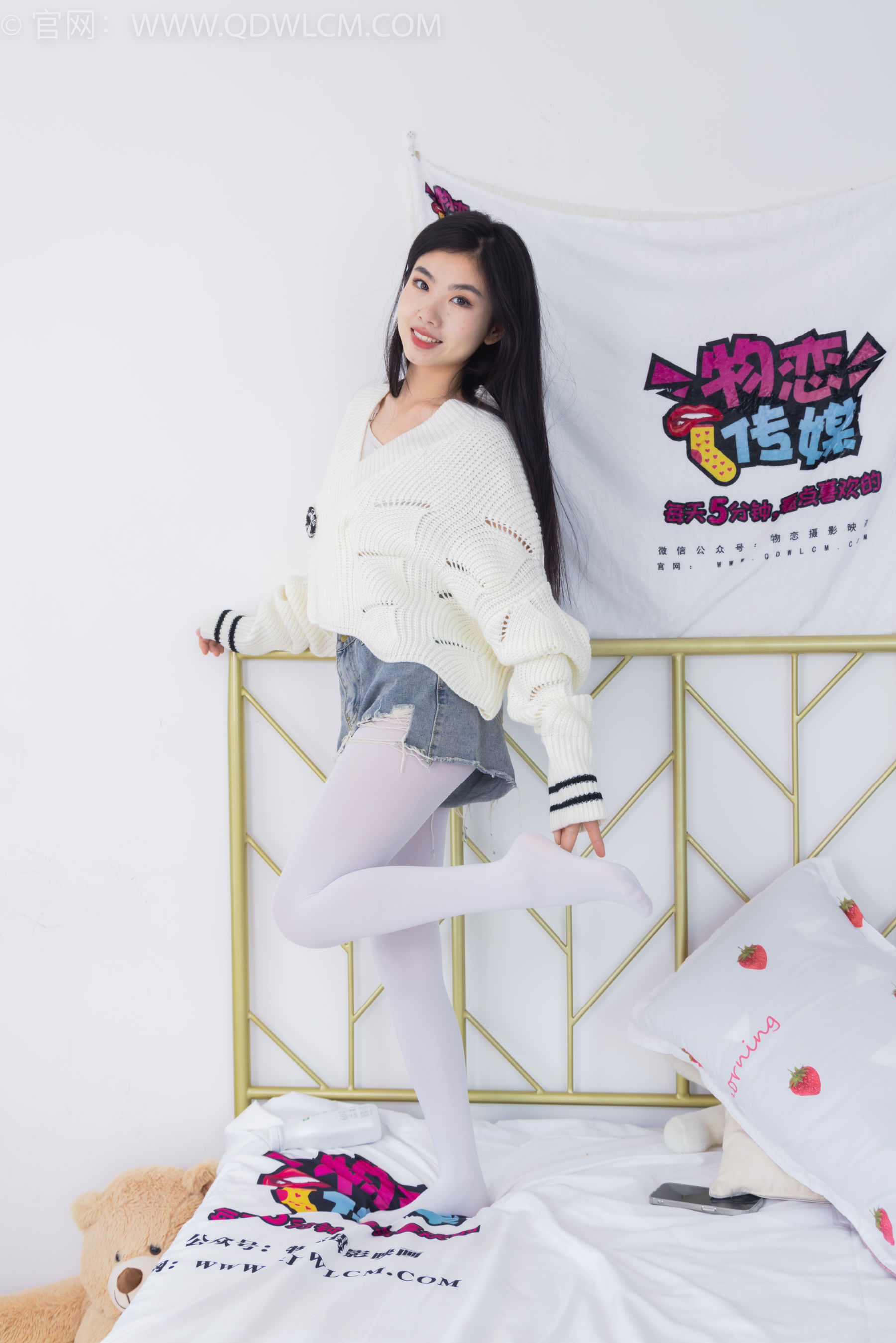 物恋传媒 No.2396 米米 - 马丁靴、厚白丝/(150P)