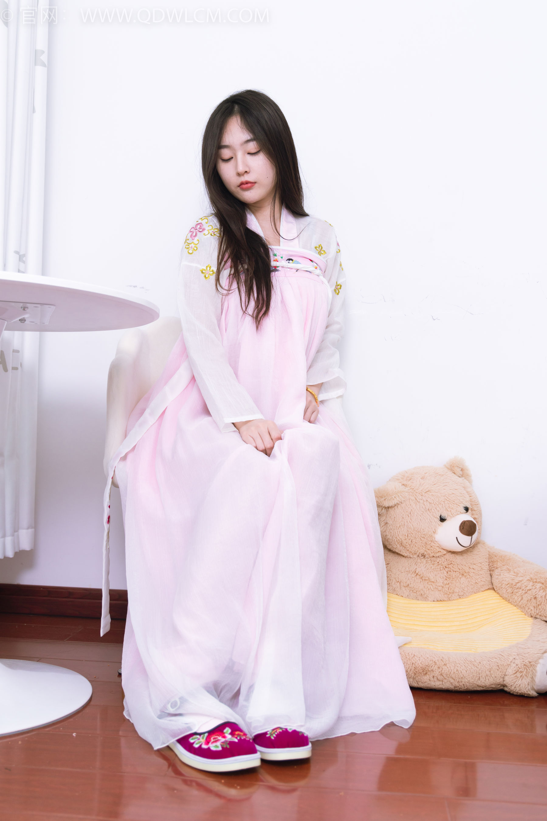 物恋传媒 No.2397 美兔 - 汉服、布鞋、粉色棉袜/(150P)