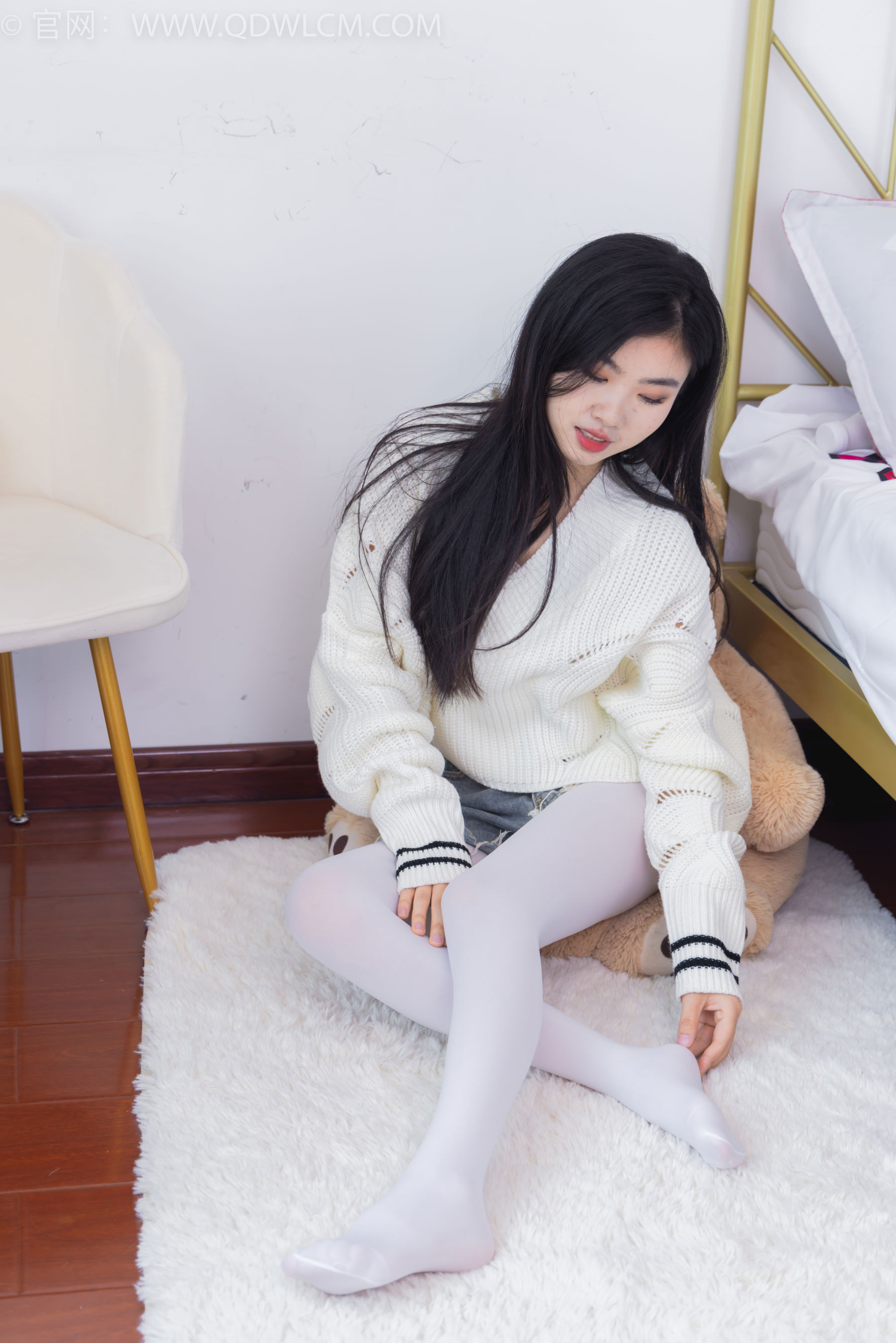 物恋传媒 No.2396 米米 - 马丁靴、厚白丝/(150P)