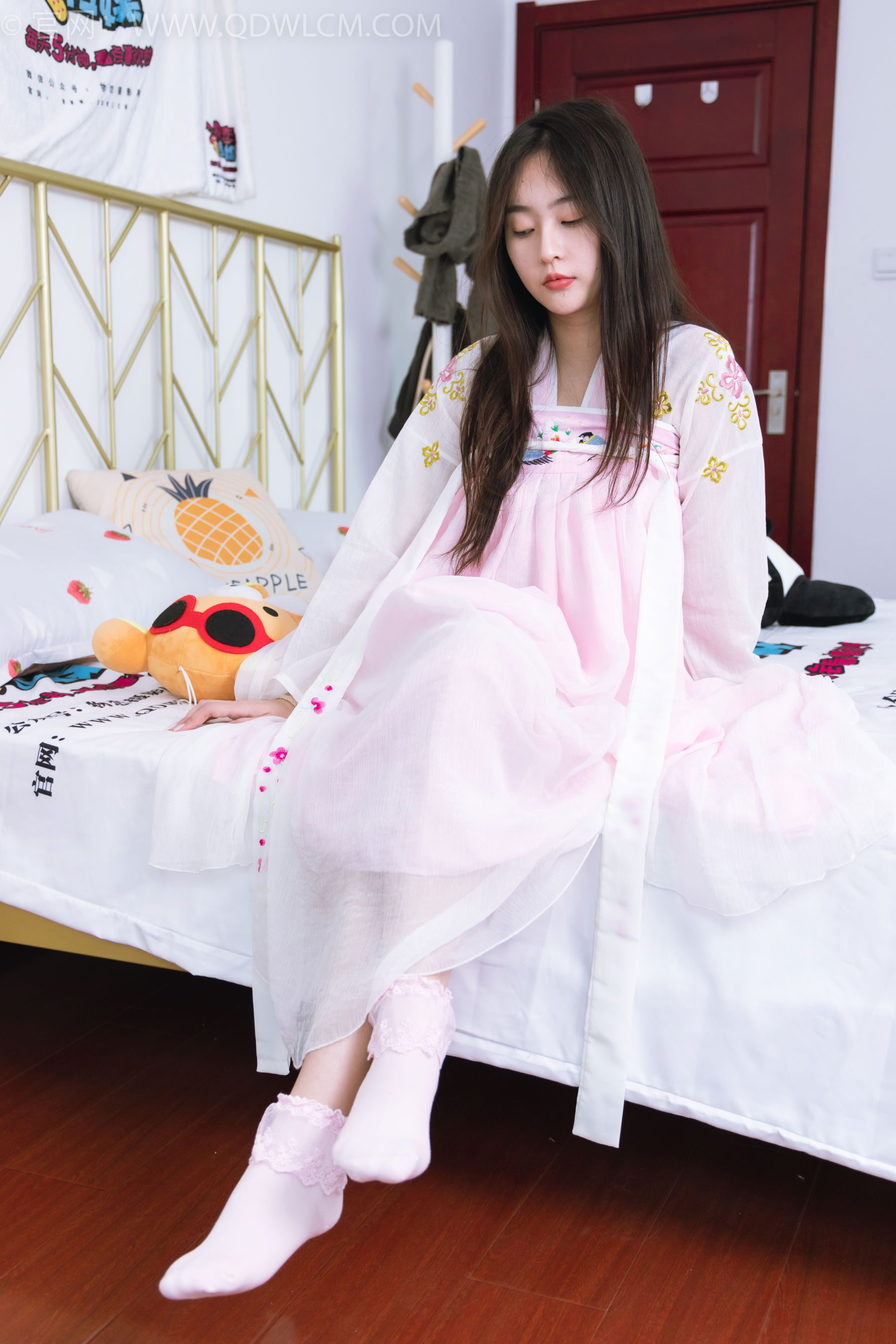 物恋传媒 No.2397 美兔 - 汉服、布鞋、粉色棉袜/(150P)