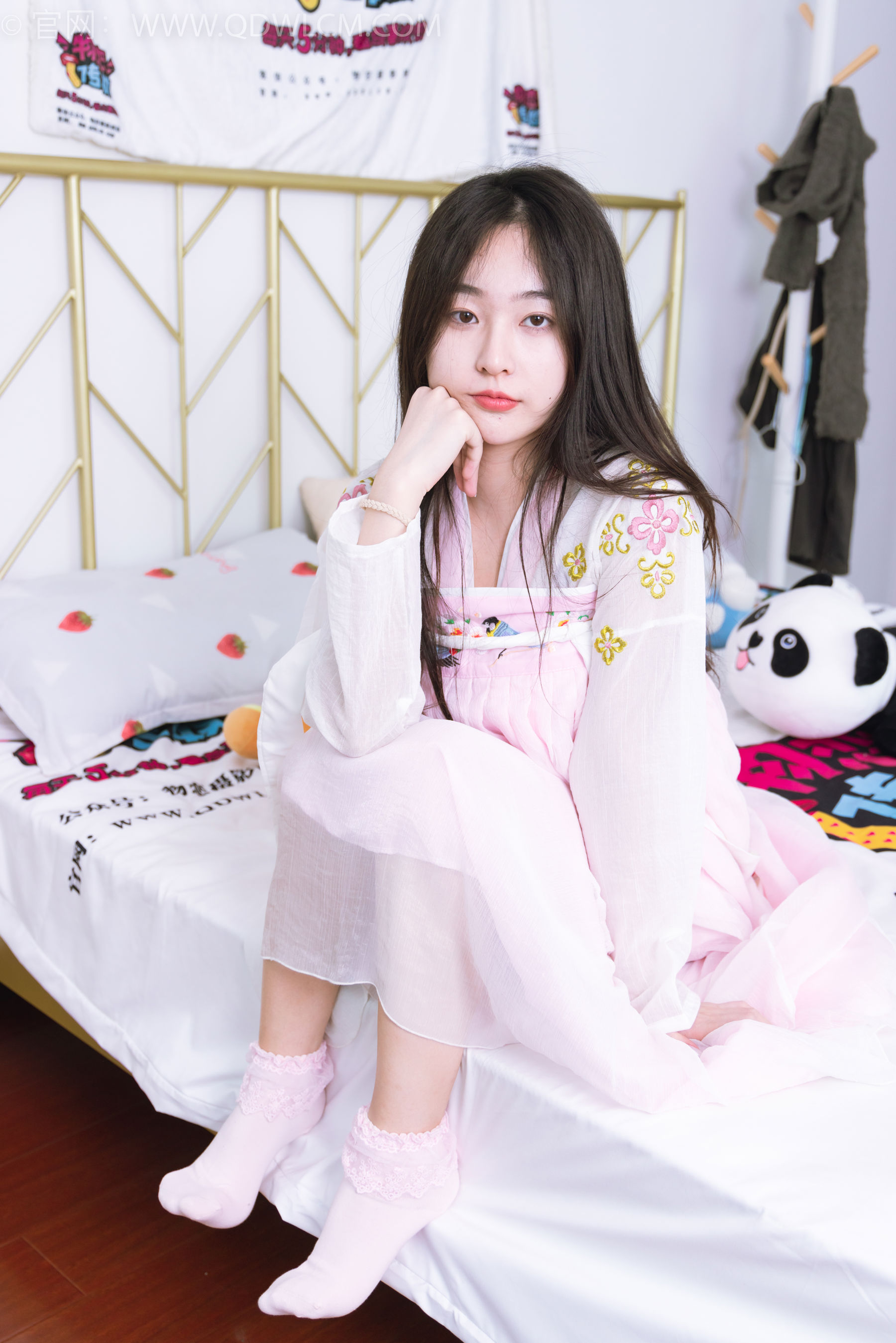 物恋传媒 No.2397 美兔 - 汉服、布鞋、粉色棉袜/(150P)