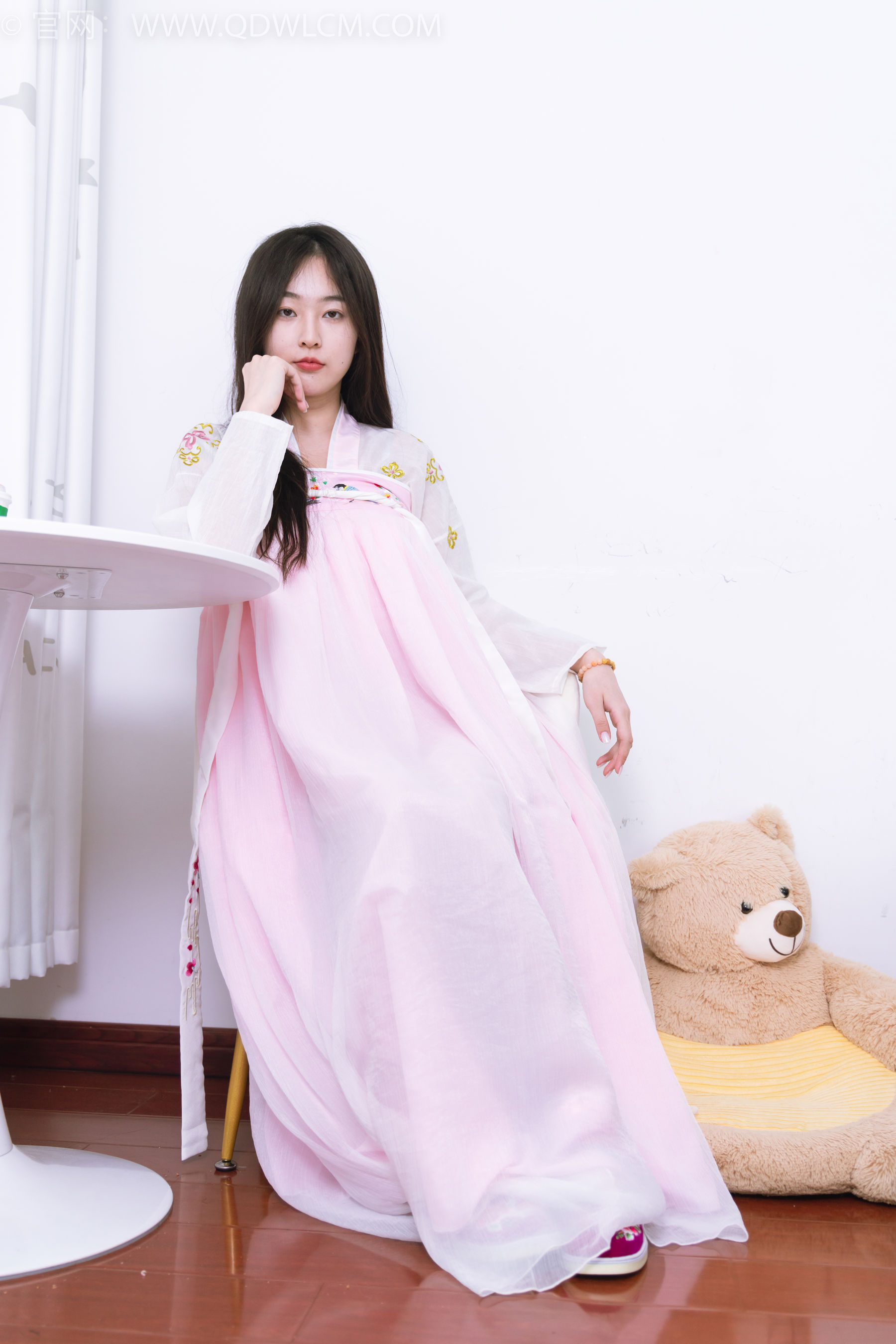 物恋传媒 No.2397 美兔 - 汉服、布鞋、粉色棉袜/(150P)