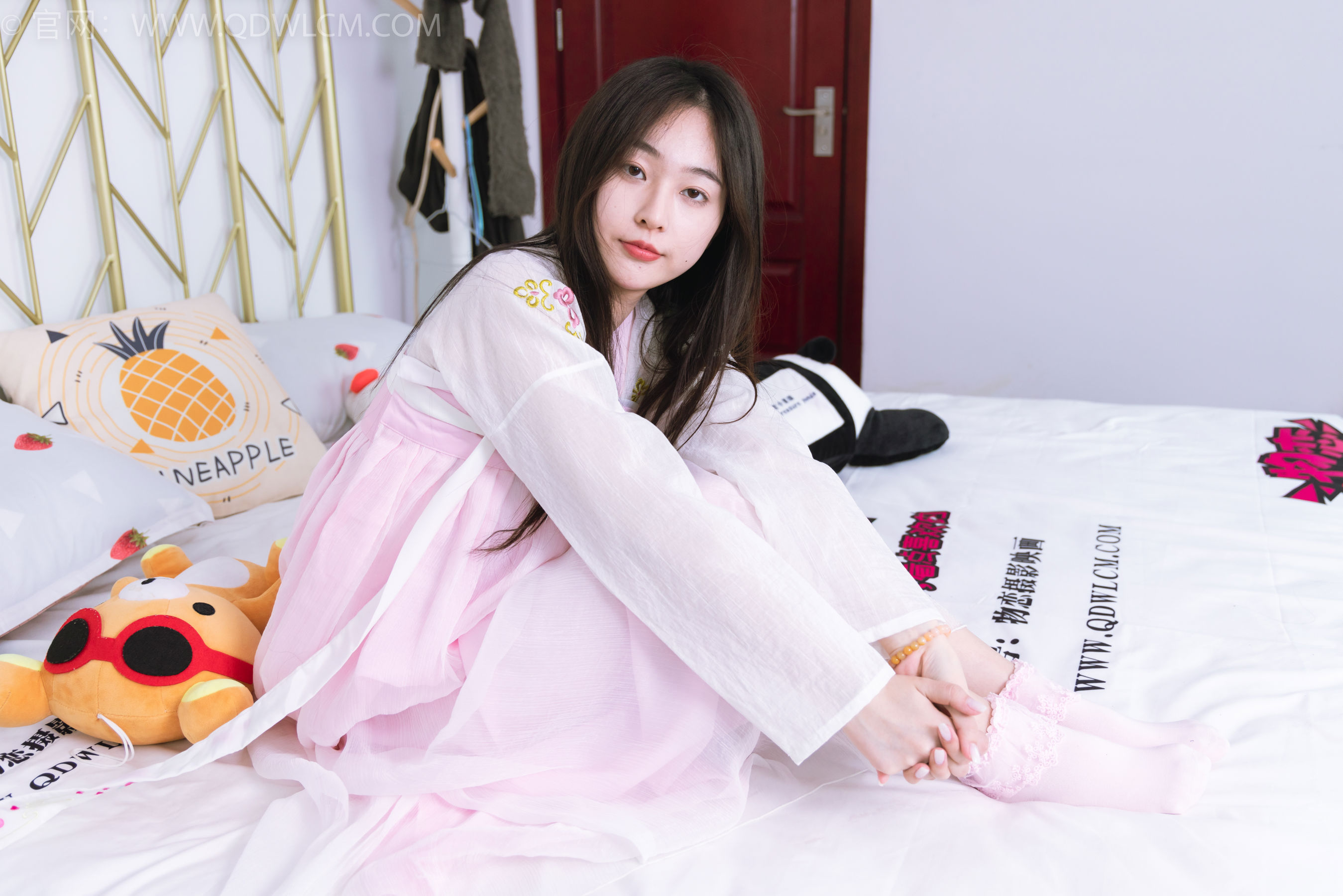 物恋传媒 No.2397 美兔 - 汉服、布鞋、粉色棉袜/(150P)