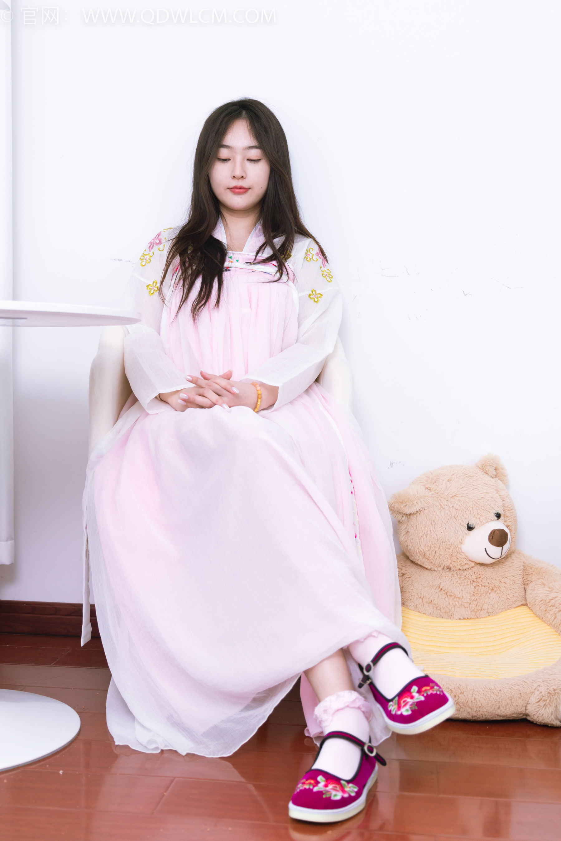 物恋传媒 No.2397 美兔 - 汉服、布鞋、粉色棉袜/(150P)