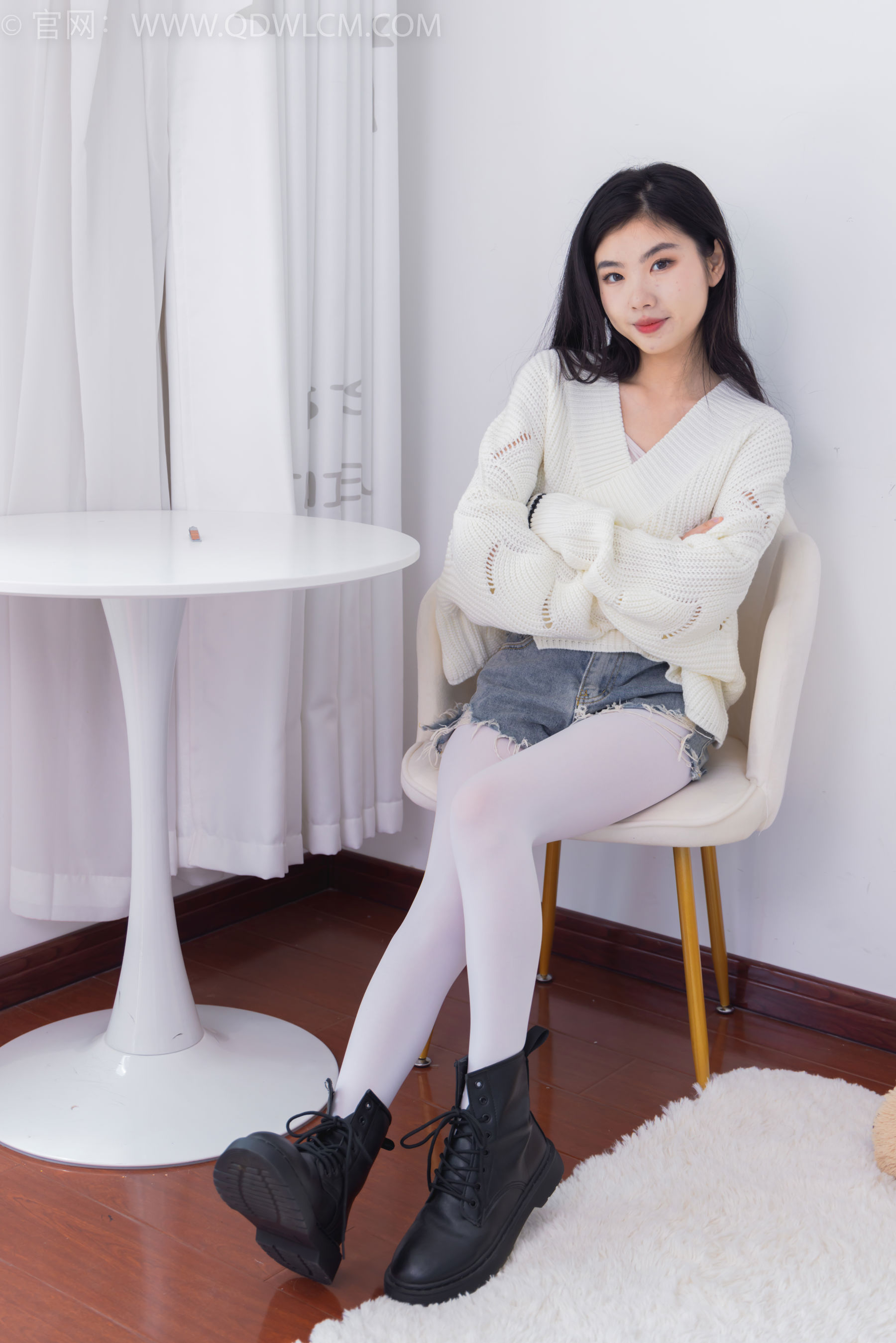 物恋传媒 No.2396 米米 - 马丁靴、厚白丝/(150P)