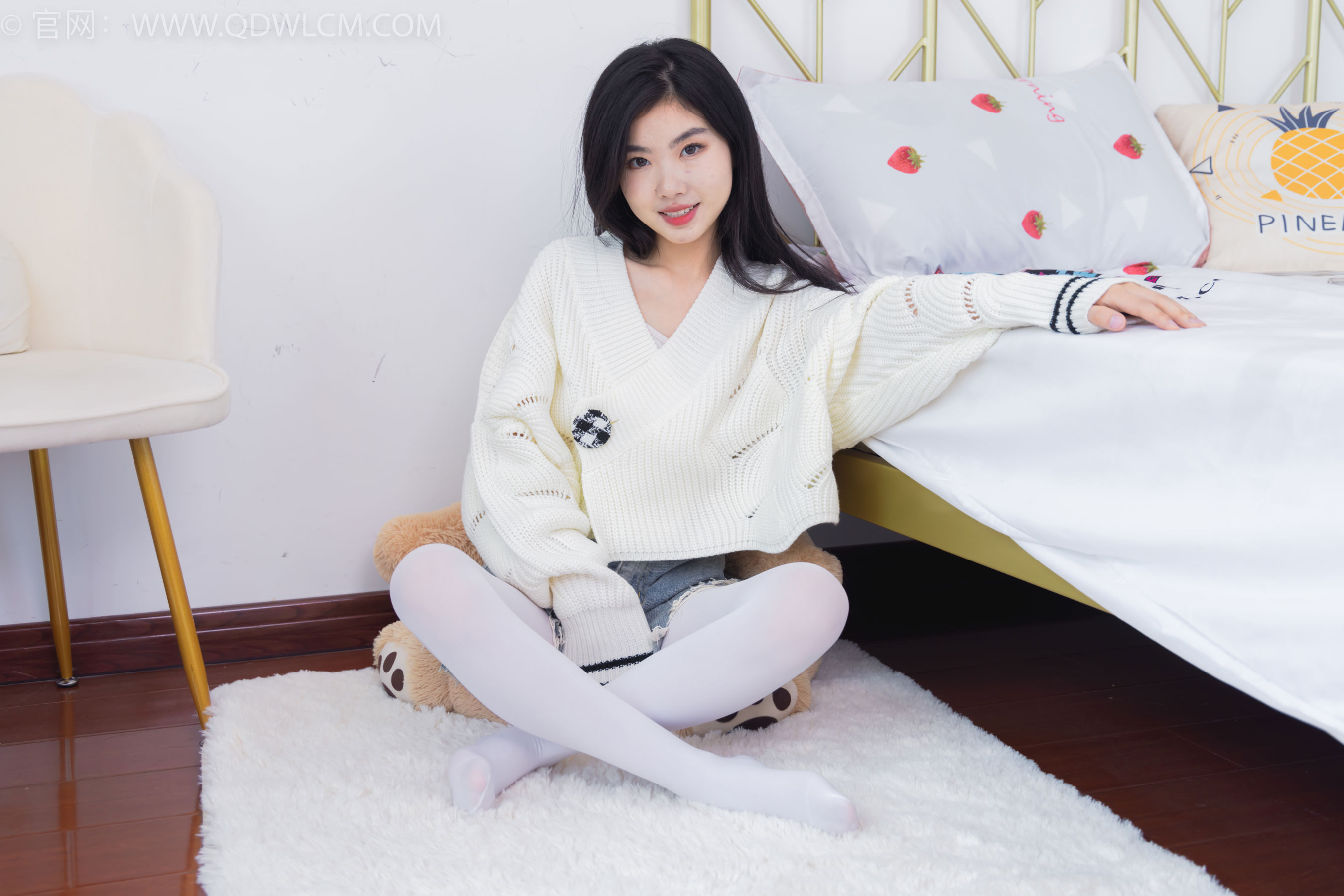 物恋传媒 No.2396 米米 - 马丁靴、厚白丝/(150P)