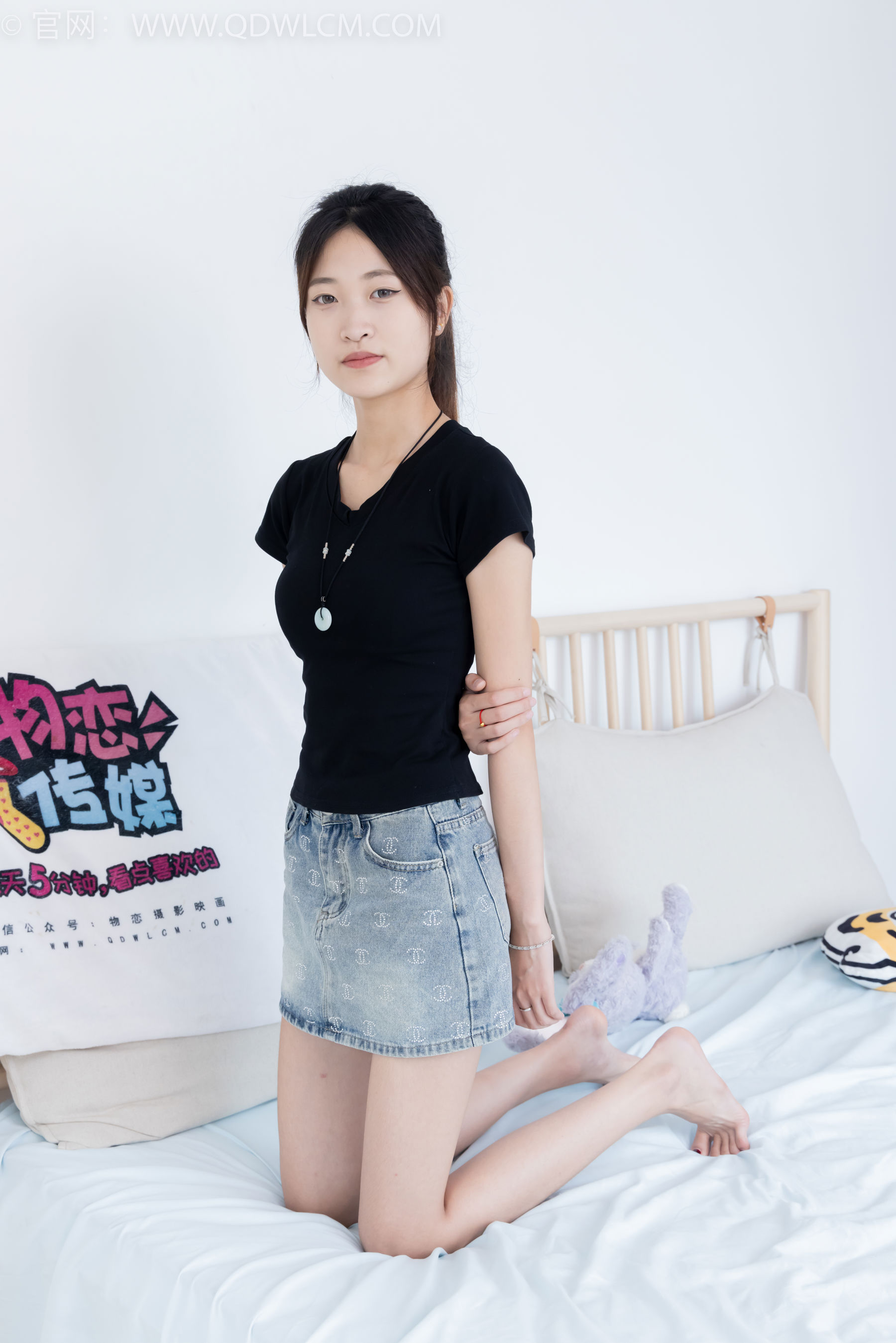 物恋传媒 No.2399 小夏 - 板鞋、白棉袜、裸足/(150P)