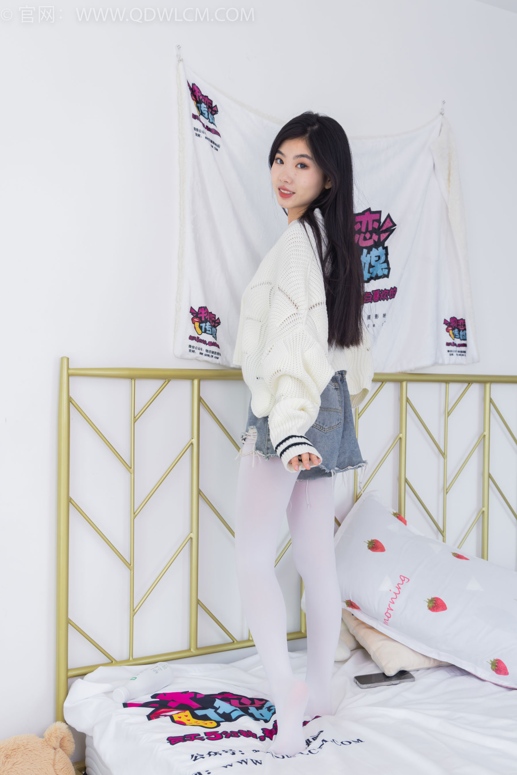 物恋传媒 No.2396 米米 - 马丁靴、厚白丝/(150P)