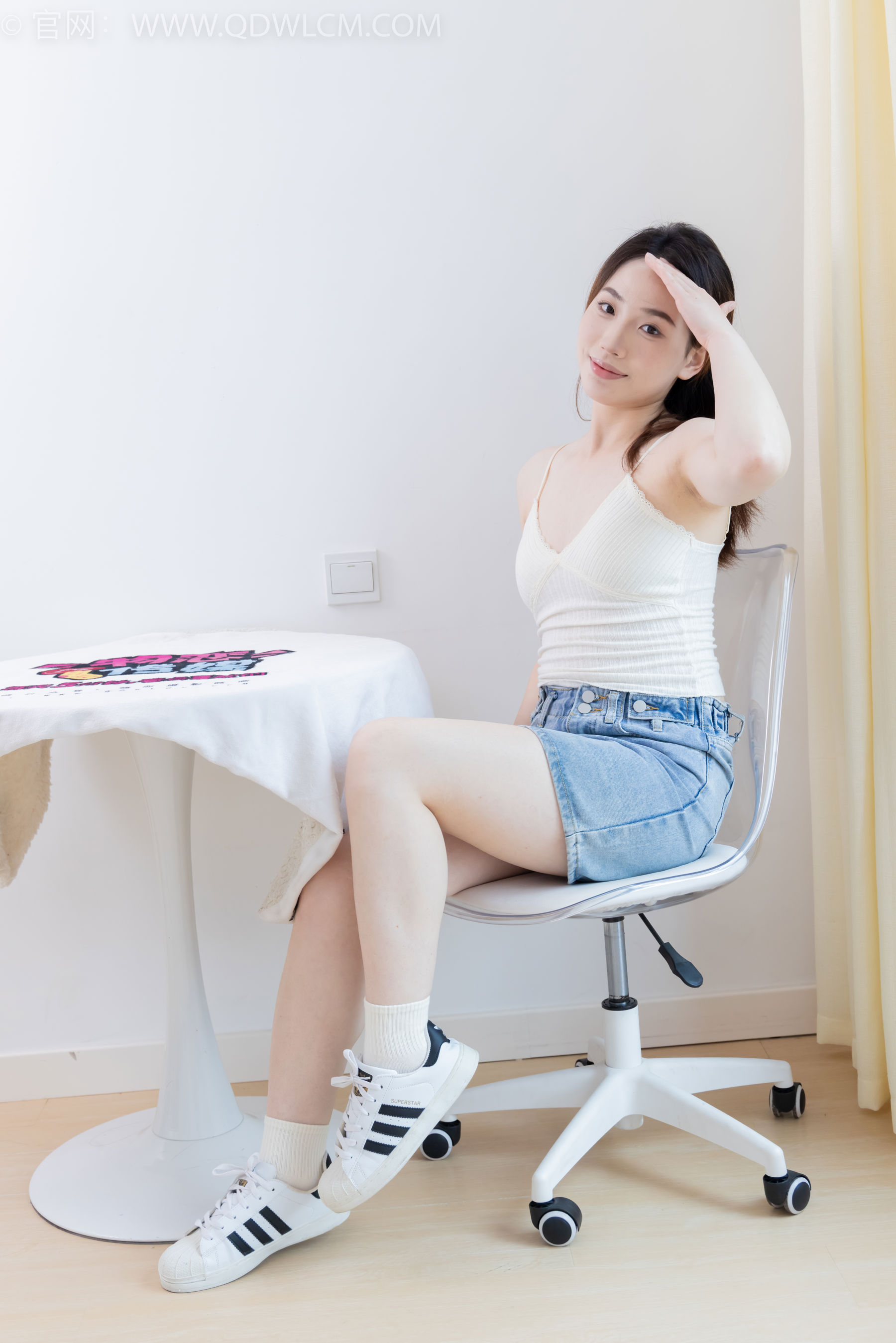 物恋传媒 No.2395 荔枝 - 板鞋、白棉袜、裸足/(150P)